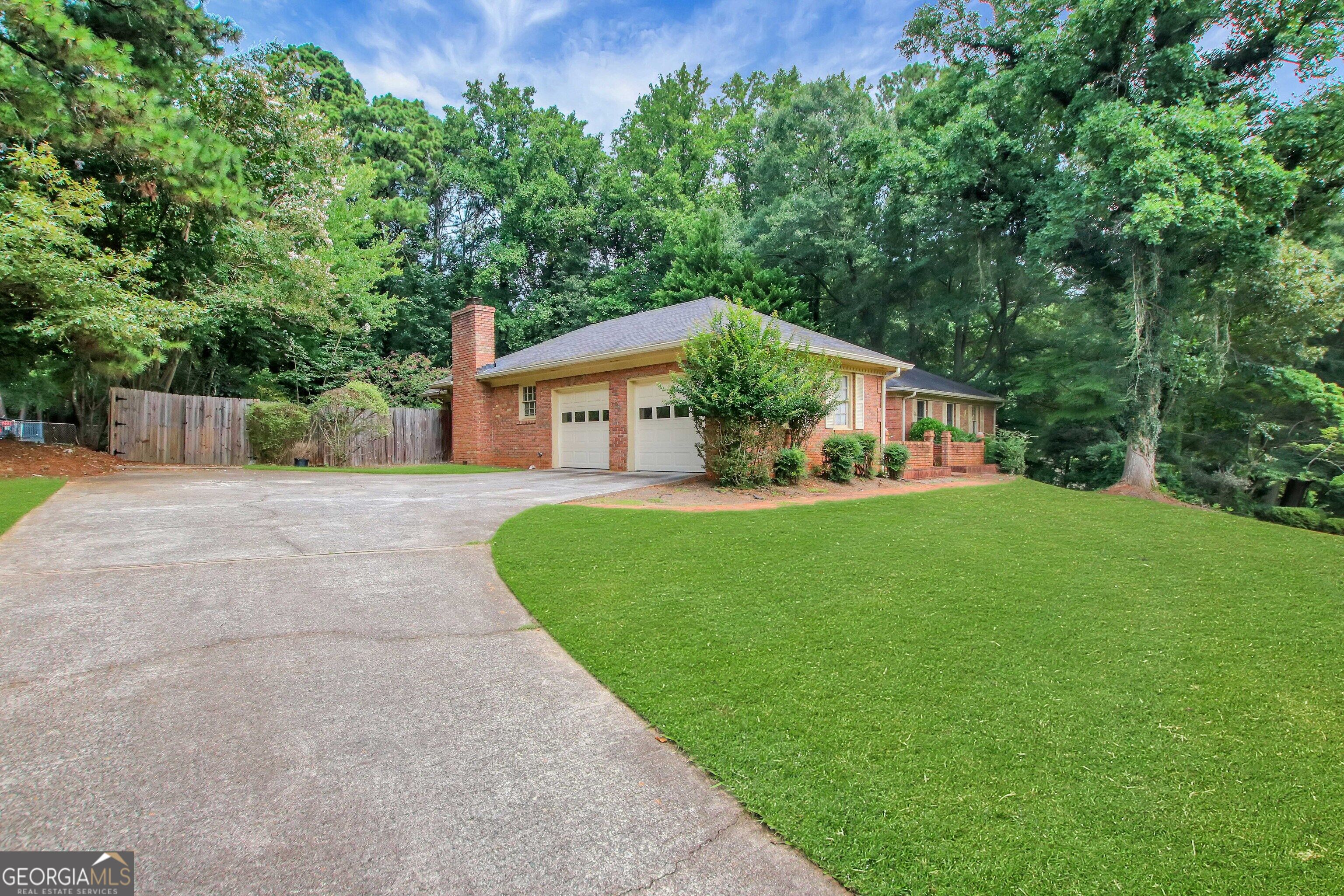 2020 Heatherdale Lane Sw Property Photo 3