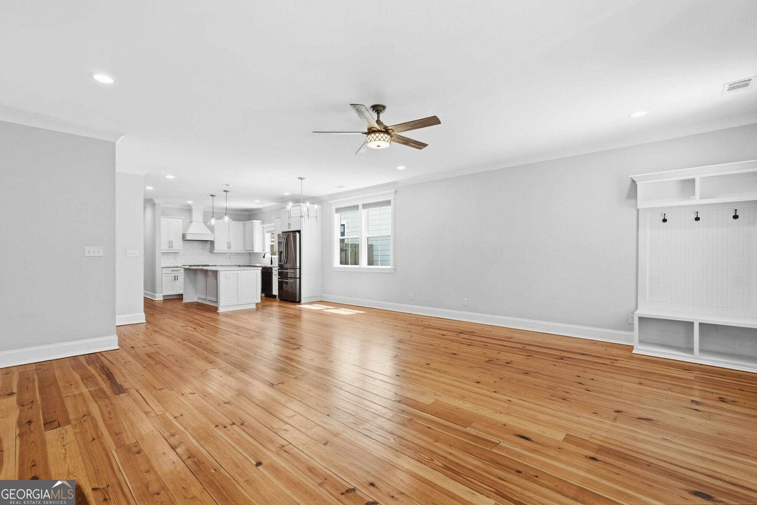 766 E Park Avenue Property Photo 7