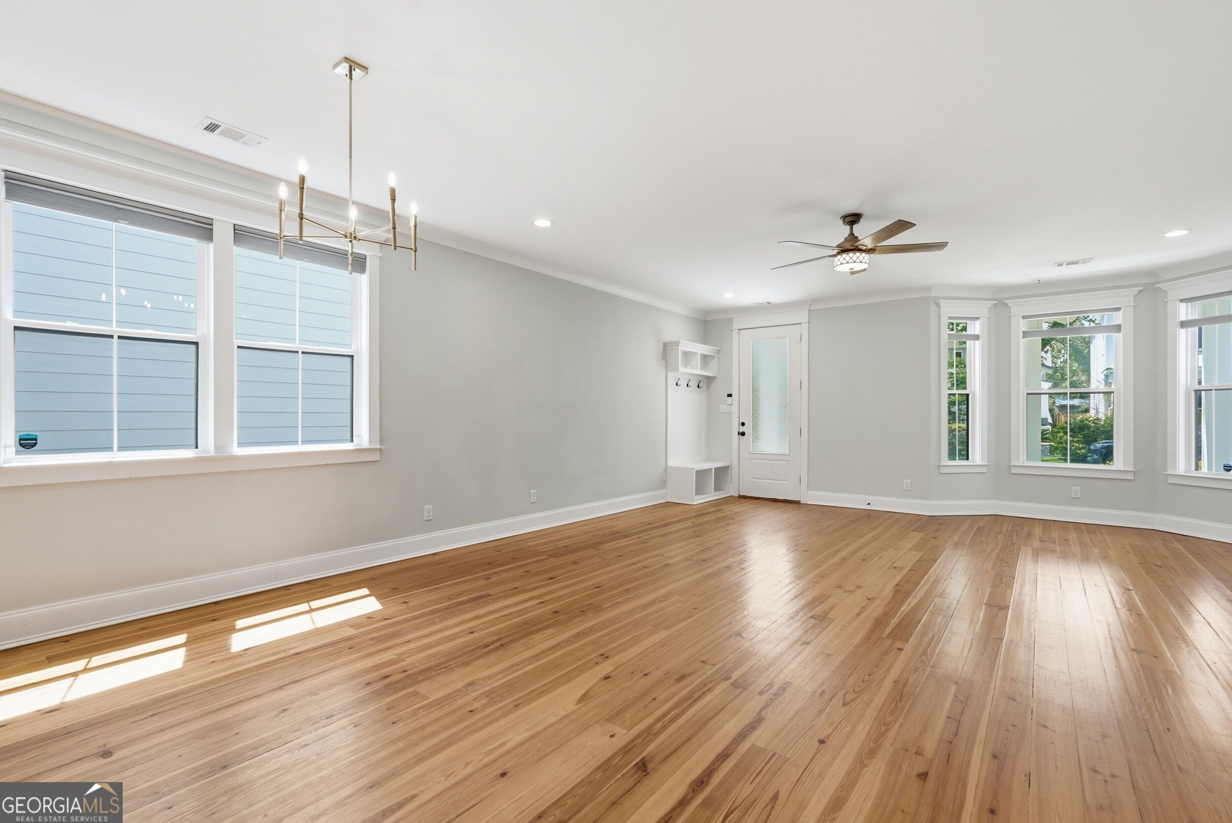 766 E Park Avenue Property Photo 8