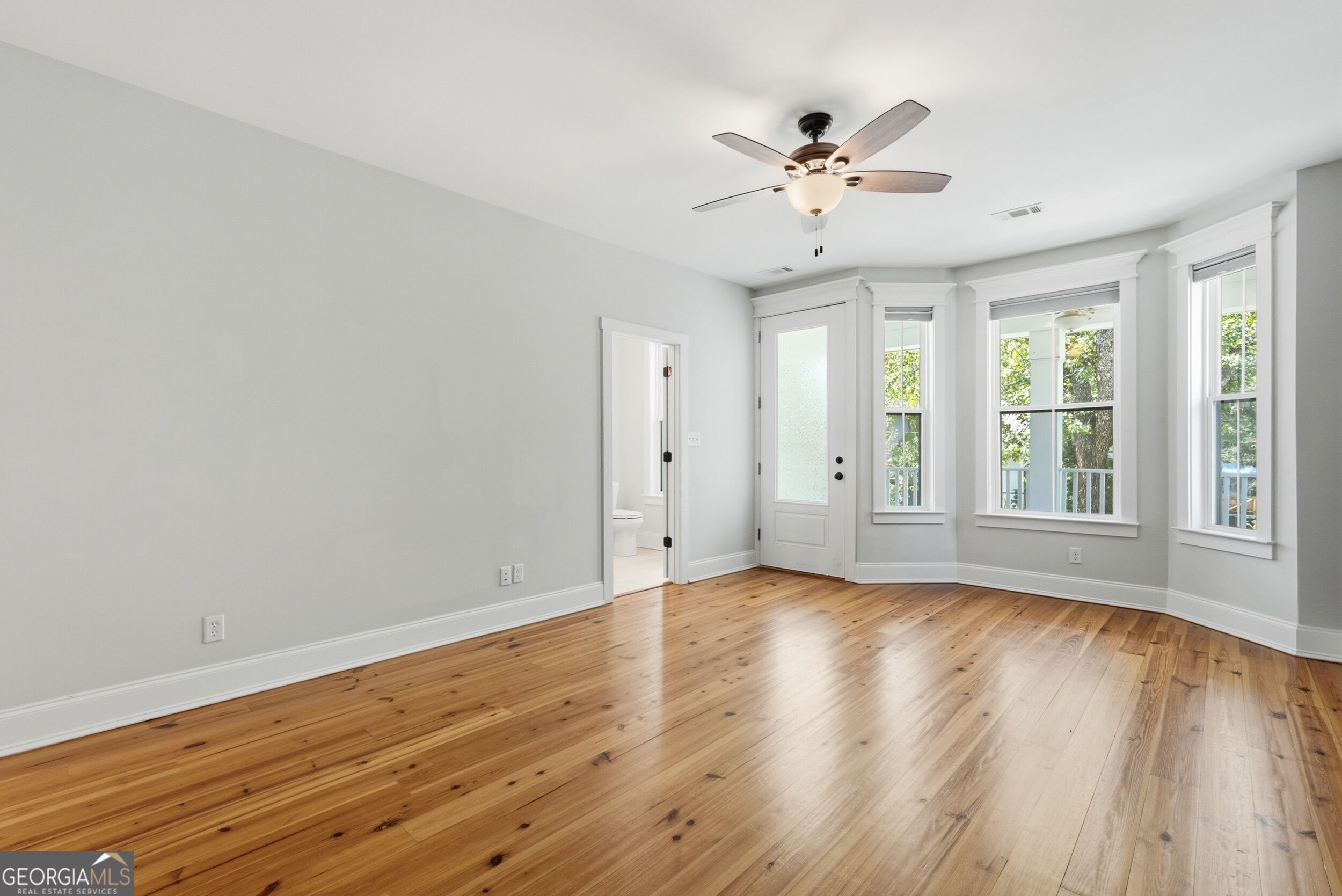 766 E Park Avenue Property Photo 16