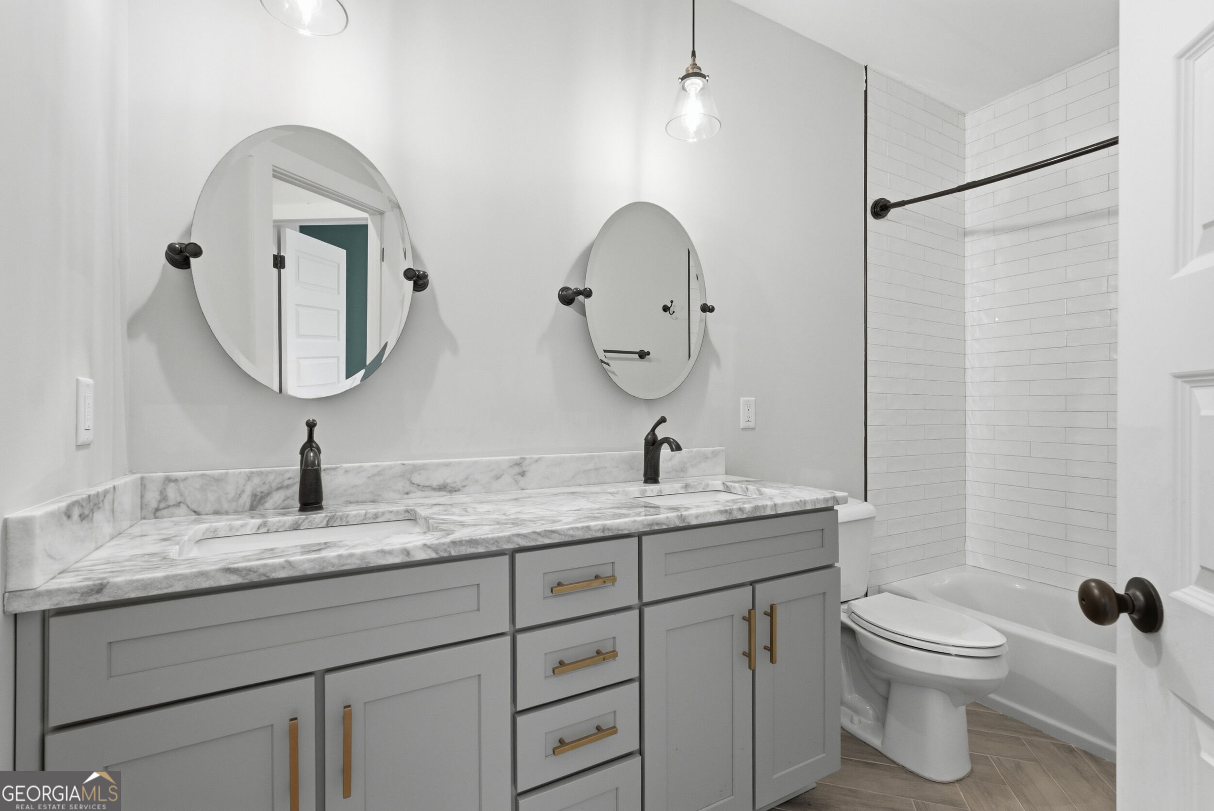 766 E Park Avenue Property Photo 23