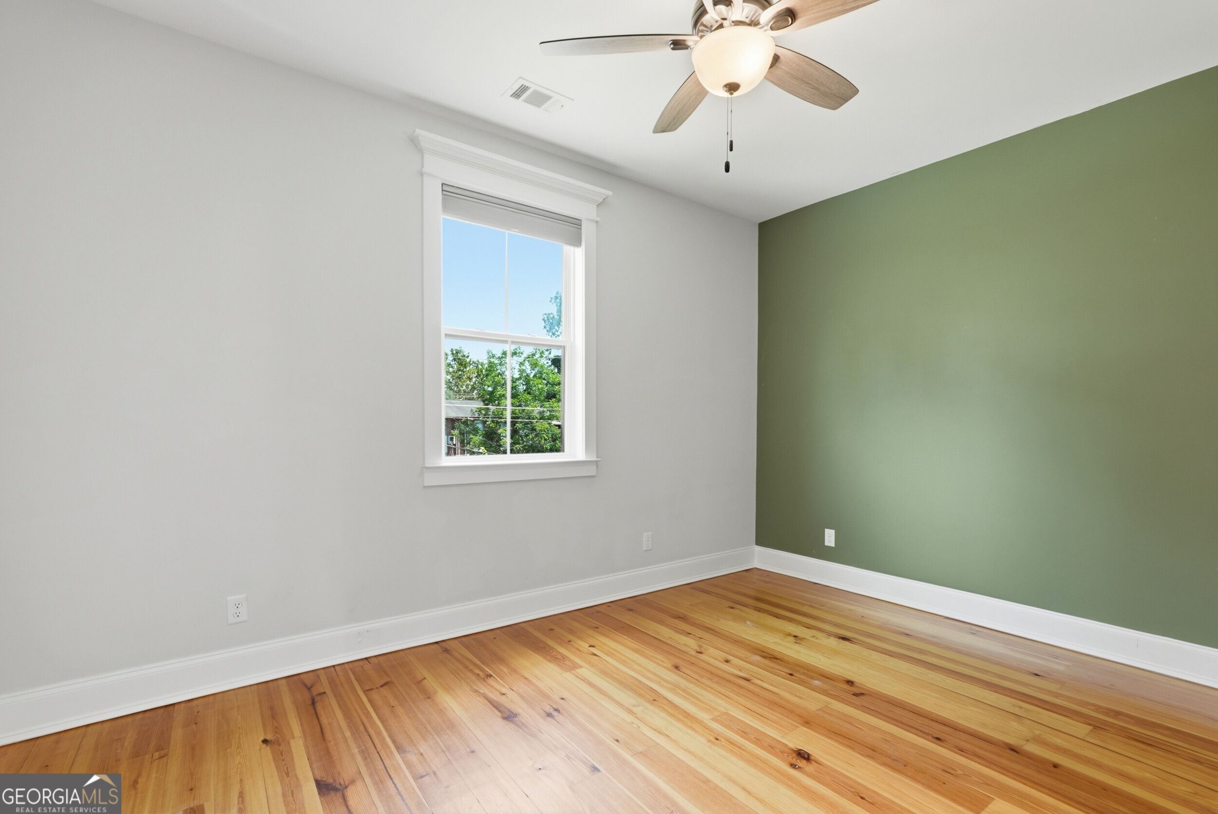 766 E Park Avenue Property Photo 24