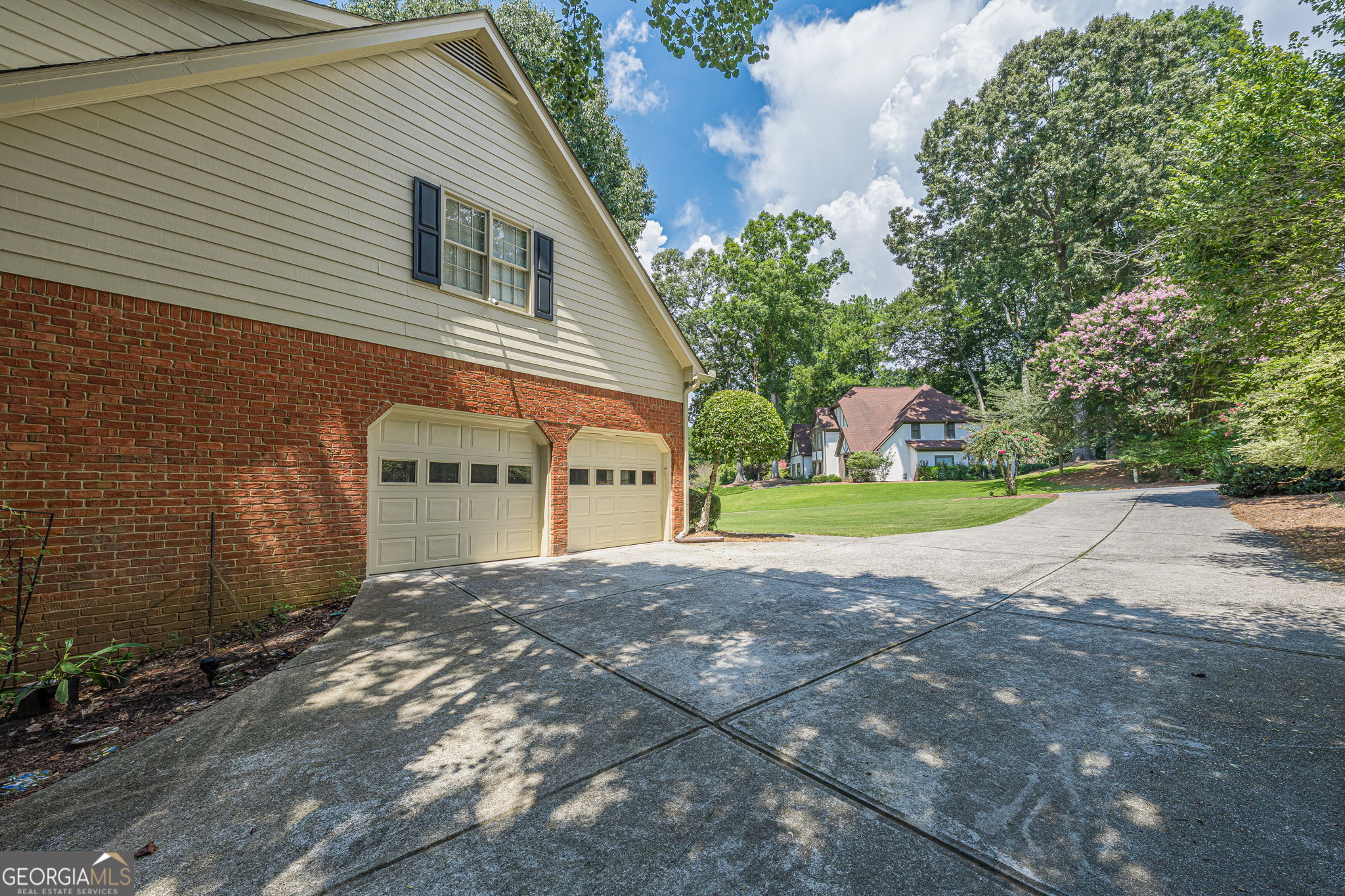 5535 Grove Point Road Property Photo 5