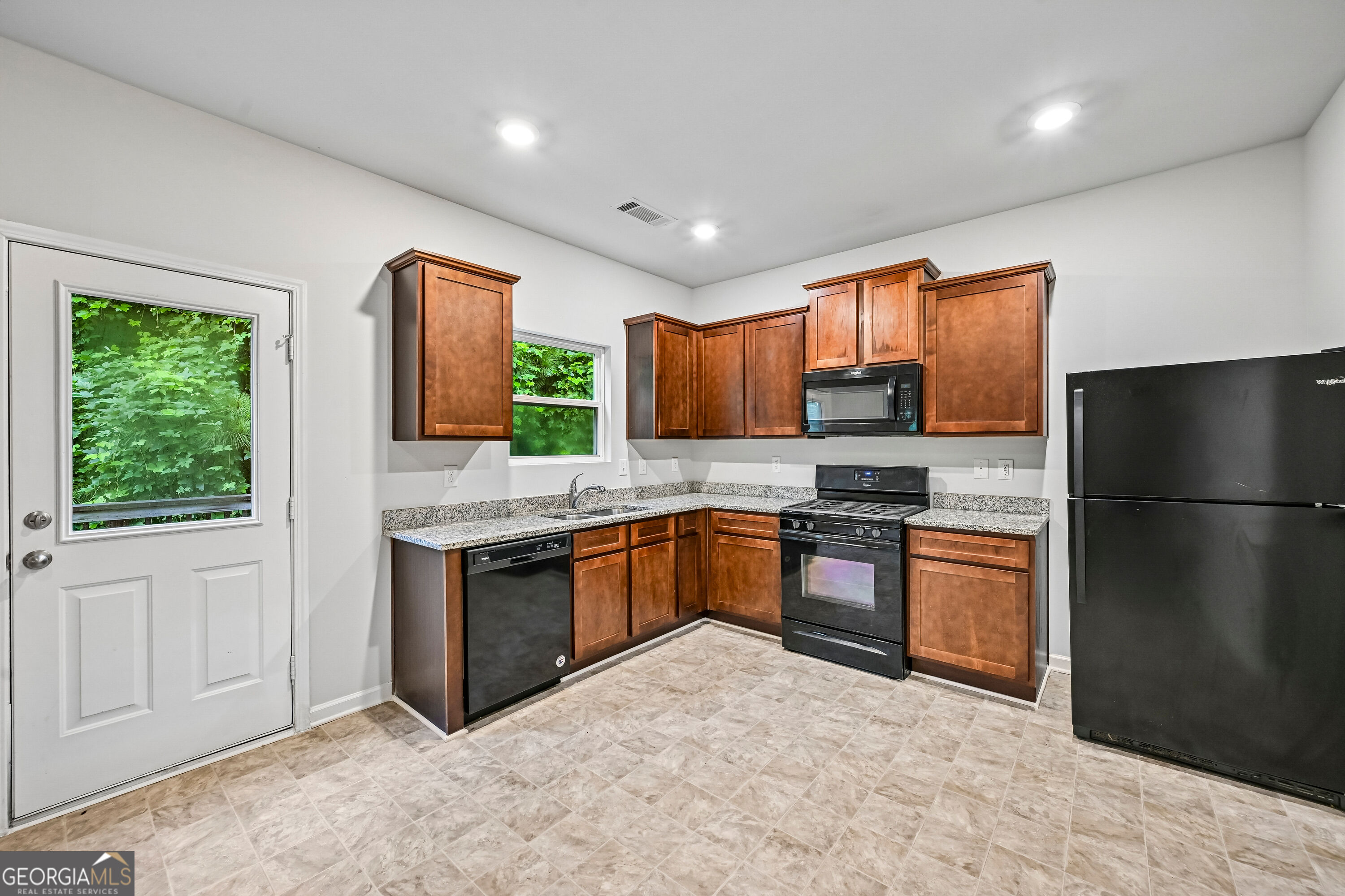 203 Scotland Drive Property Photo 2