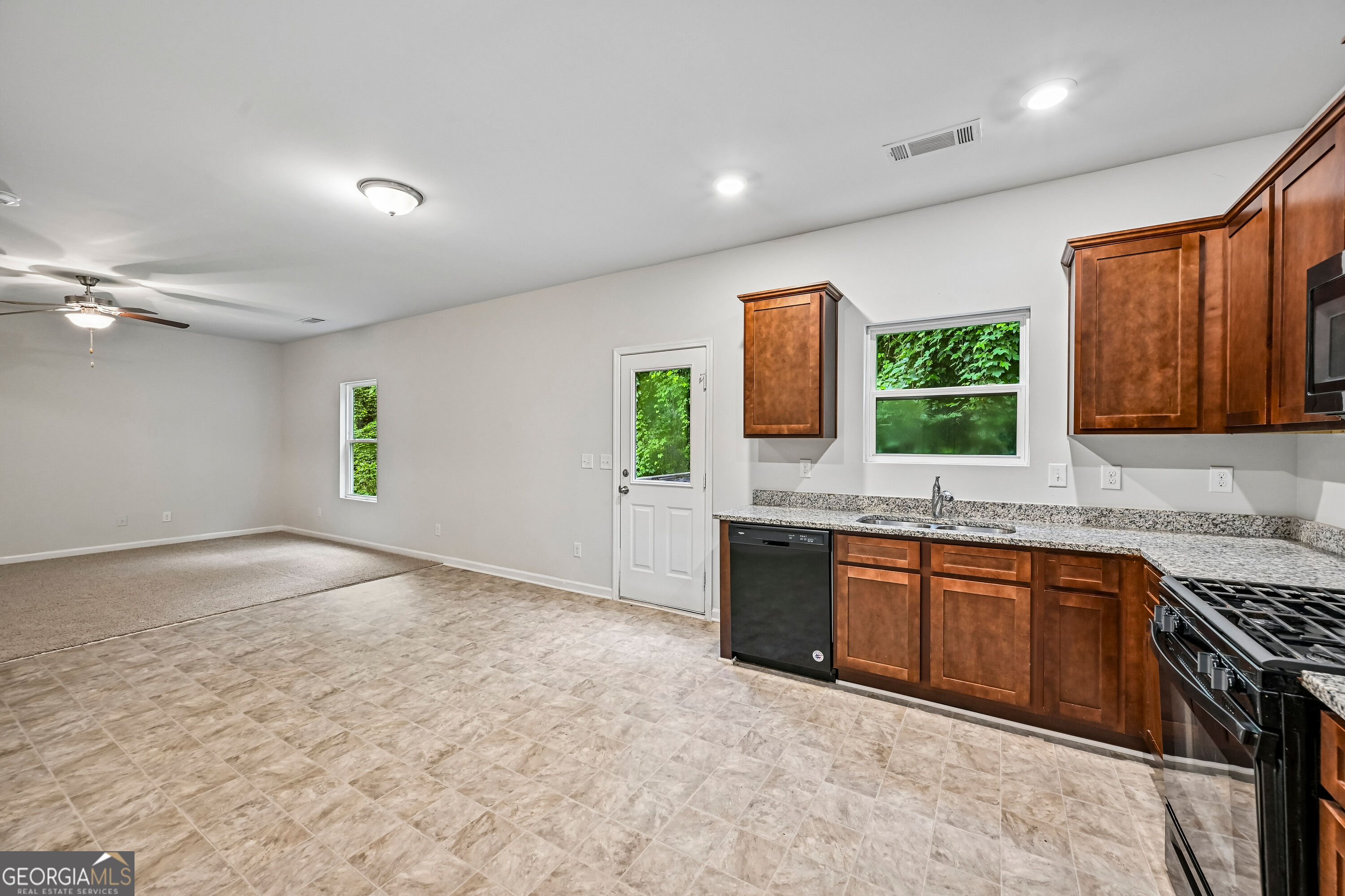 203 Scotland Drive Property Photo 3