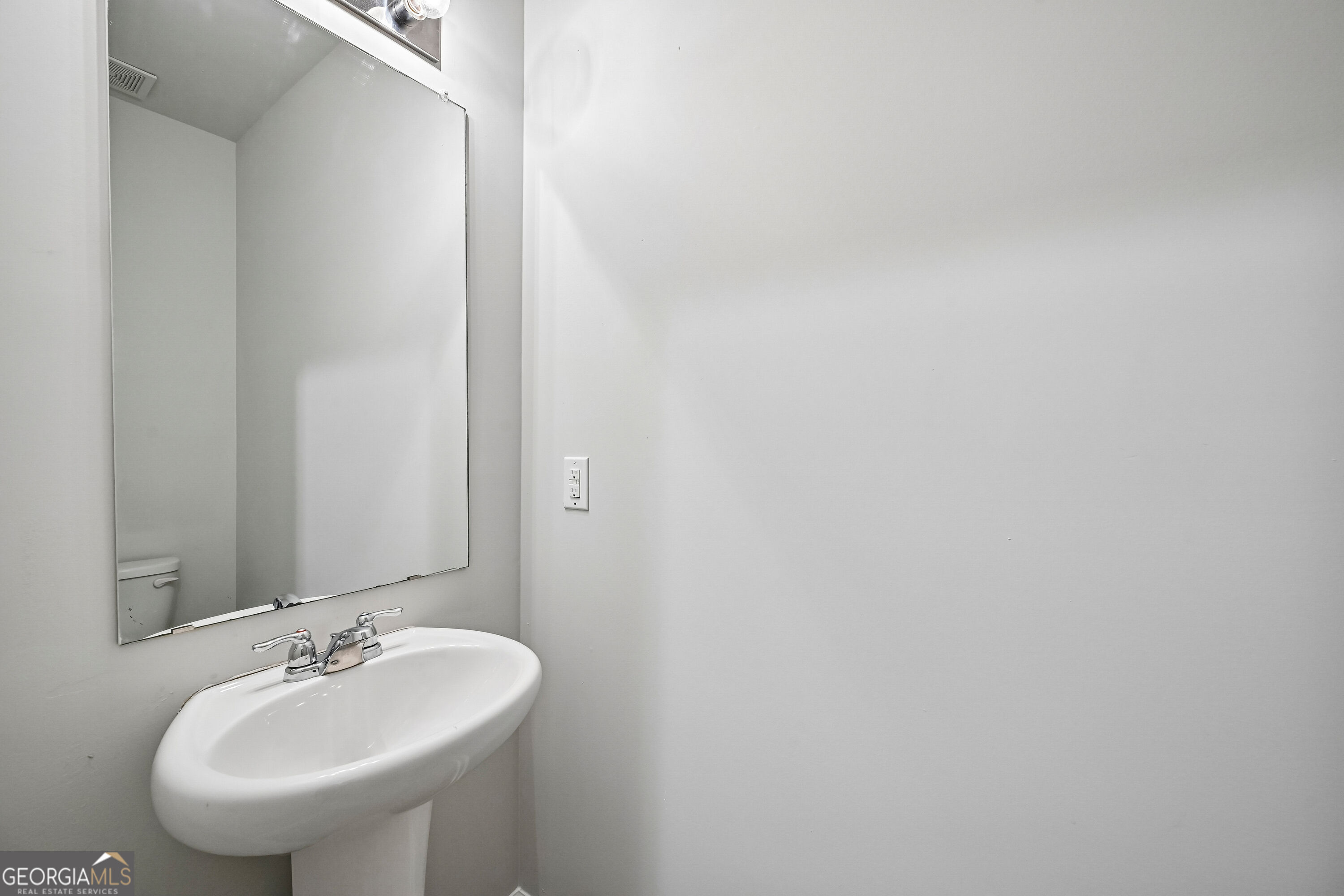 203 Scotland Drive Property Photo 8