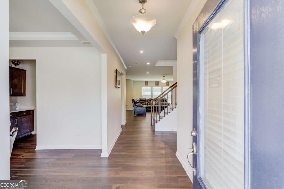 4819 Sierra Creek Drive Property Photo 4