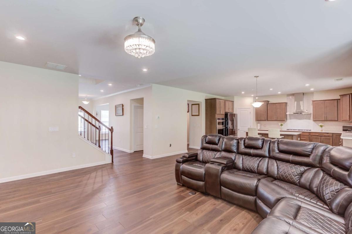 4819 Sierra Creek Drive Property Photo 12