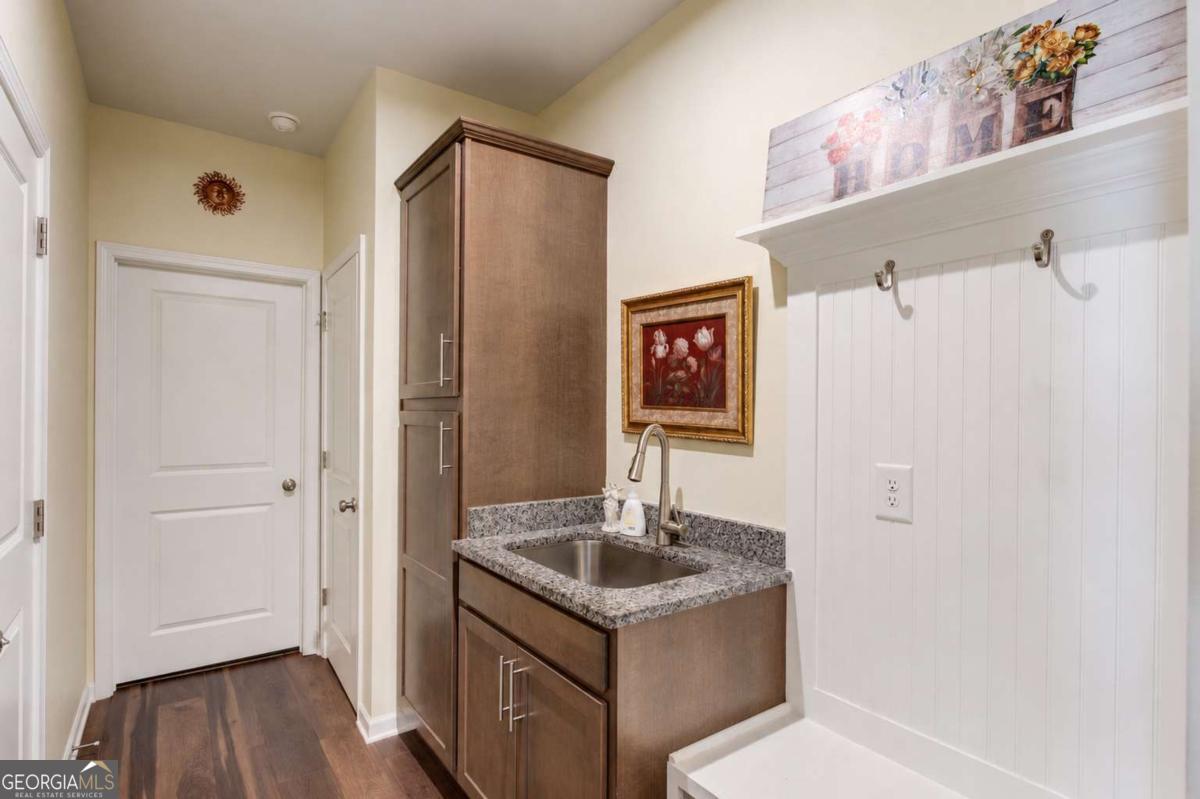 4819 Sierra Creek Drive Property Photo 22