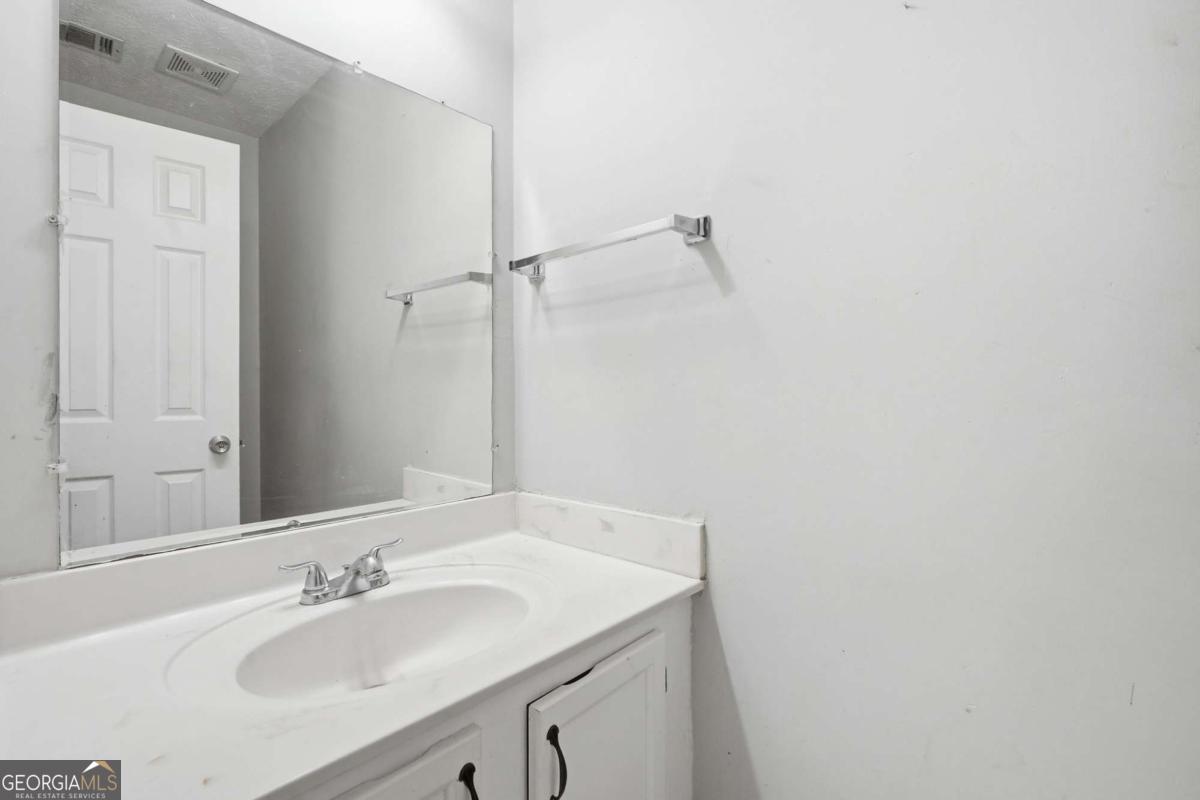 1499 Saint Dunstans Road Property Photo 32