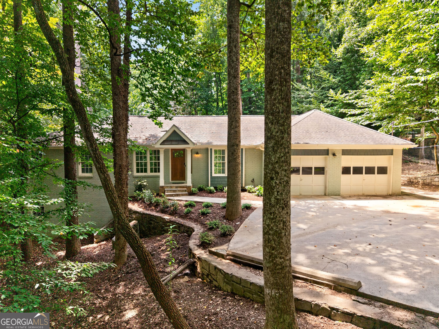 415 Forest Hills Drive Property Photo 2
