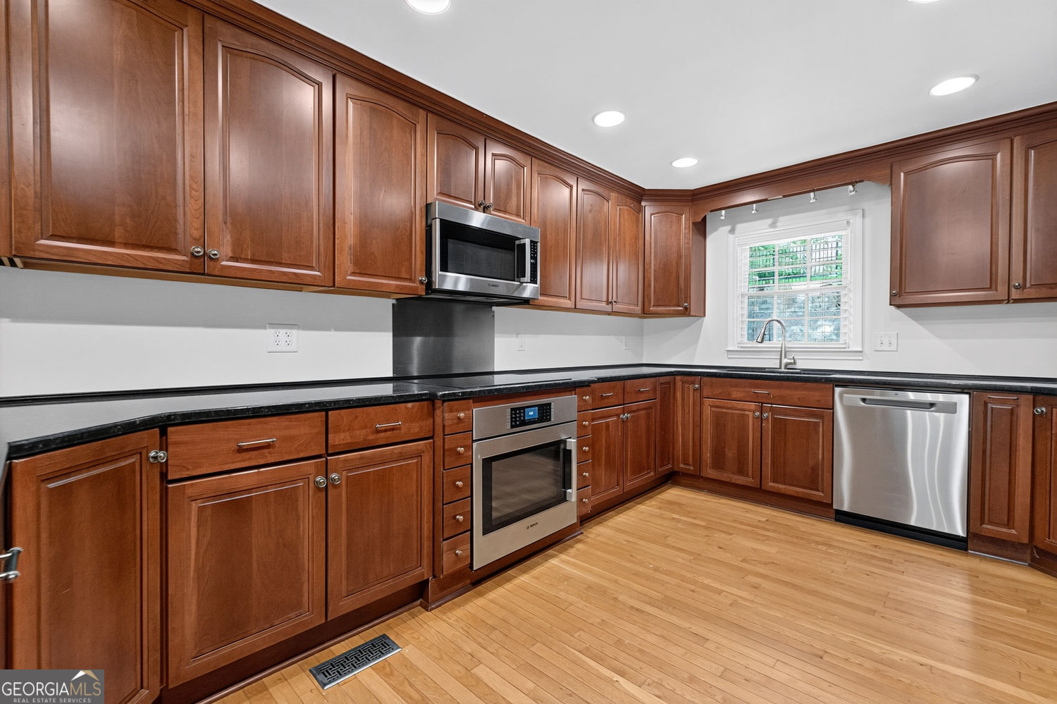 415 Forest Hills Drive Property Photo 11