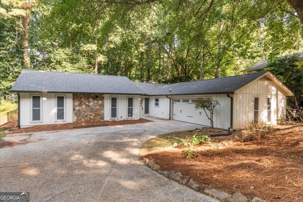 9570 Hillside Drive Property Photo 1