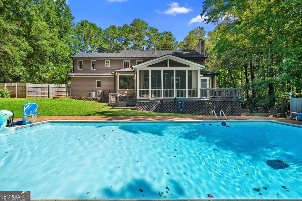 10560 Haynes Bridge Road Property Photo 2
