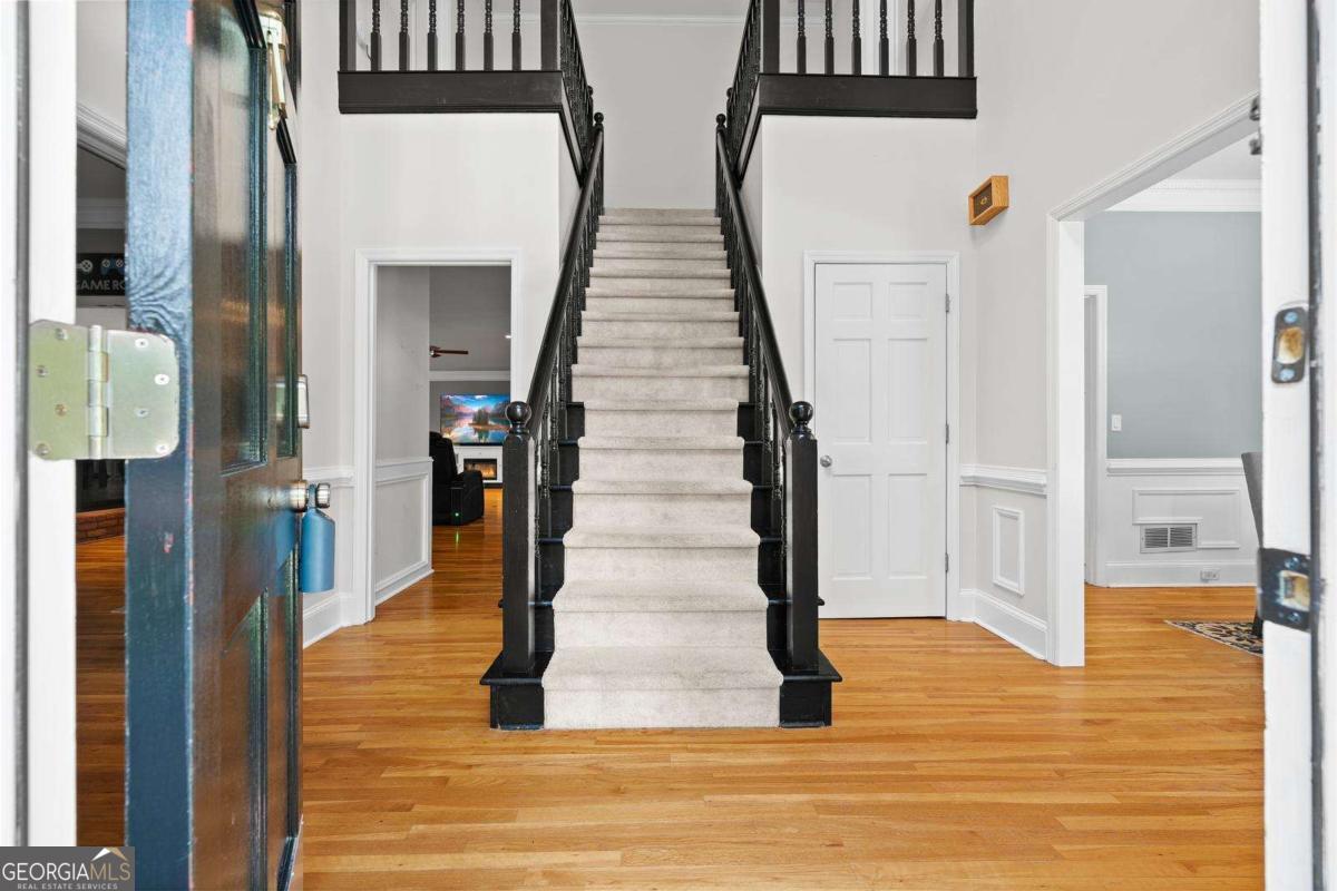 10560 Haynes Bridge Road Property Photo 6