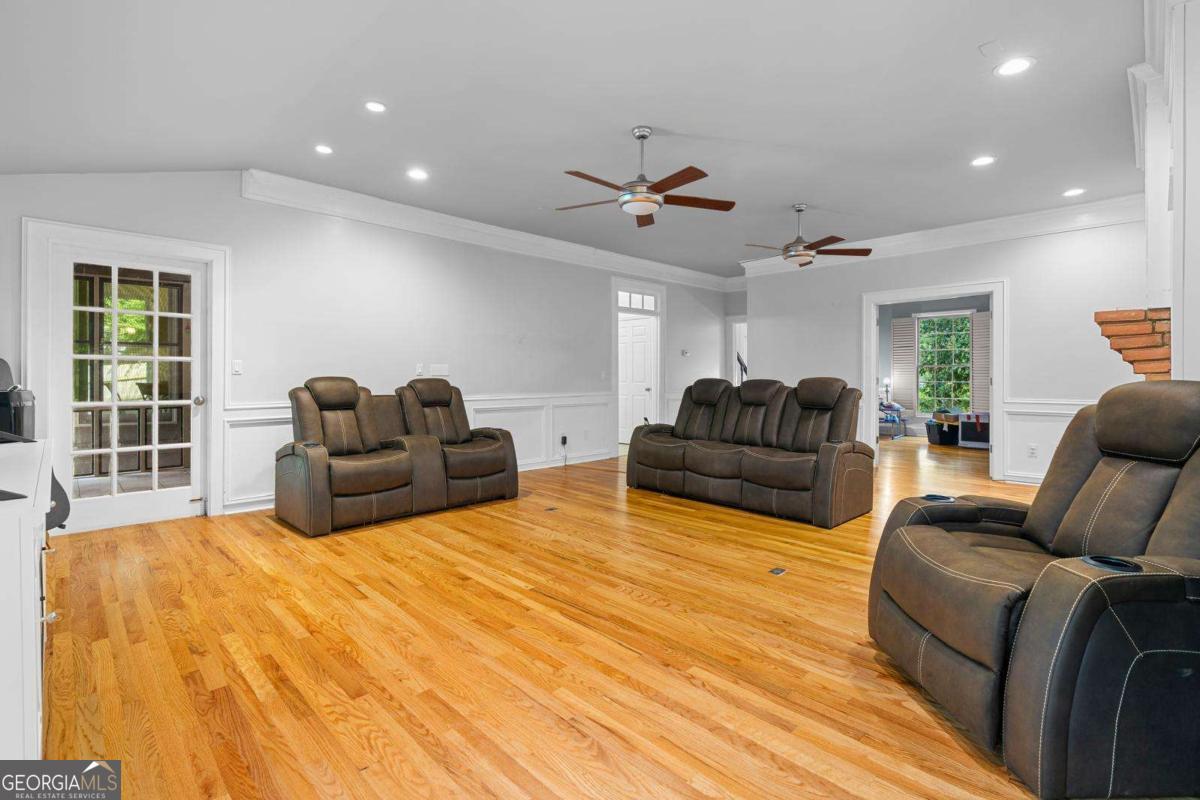 10560 Haynes Bridge Road Property Photo 8