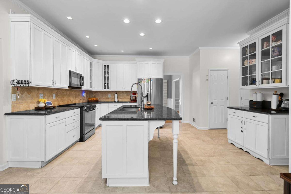 10560 Haynes Bridge Road Property Photo 11