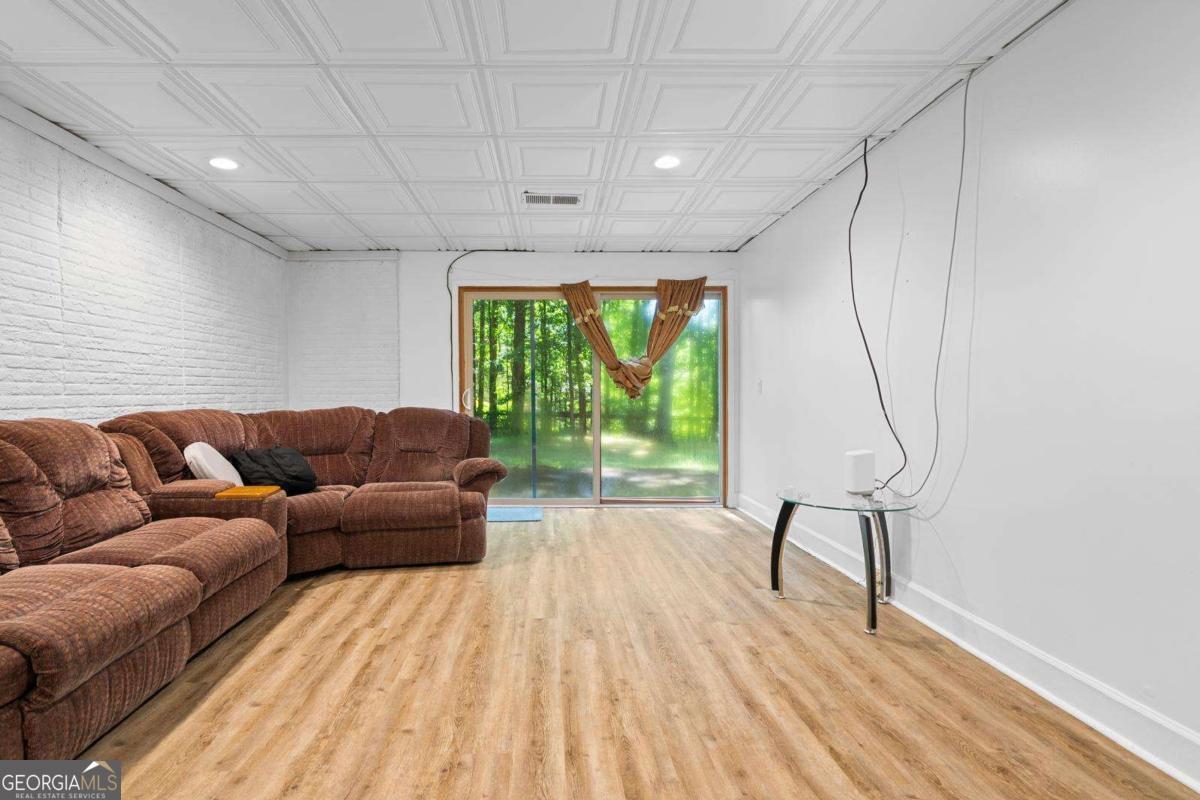 10560 Haynes Bridge Road Property Photo 14