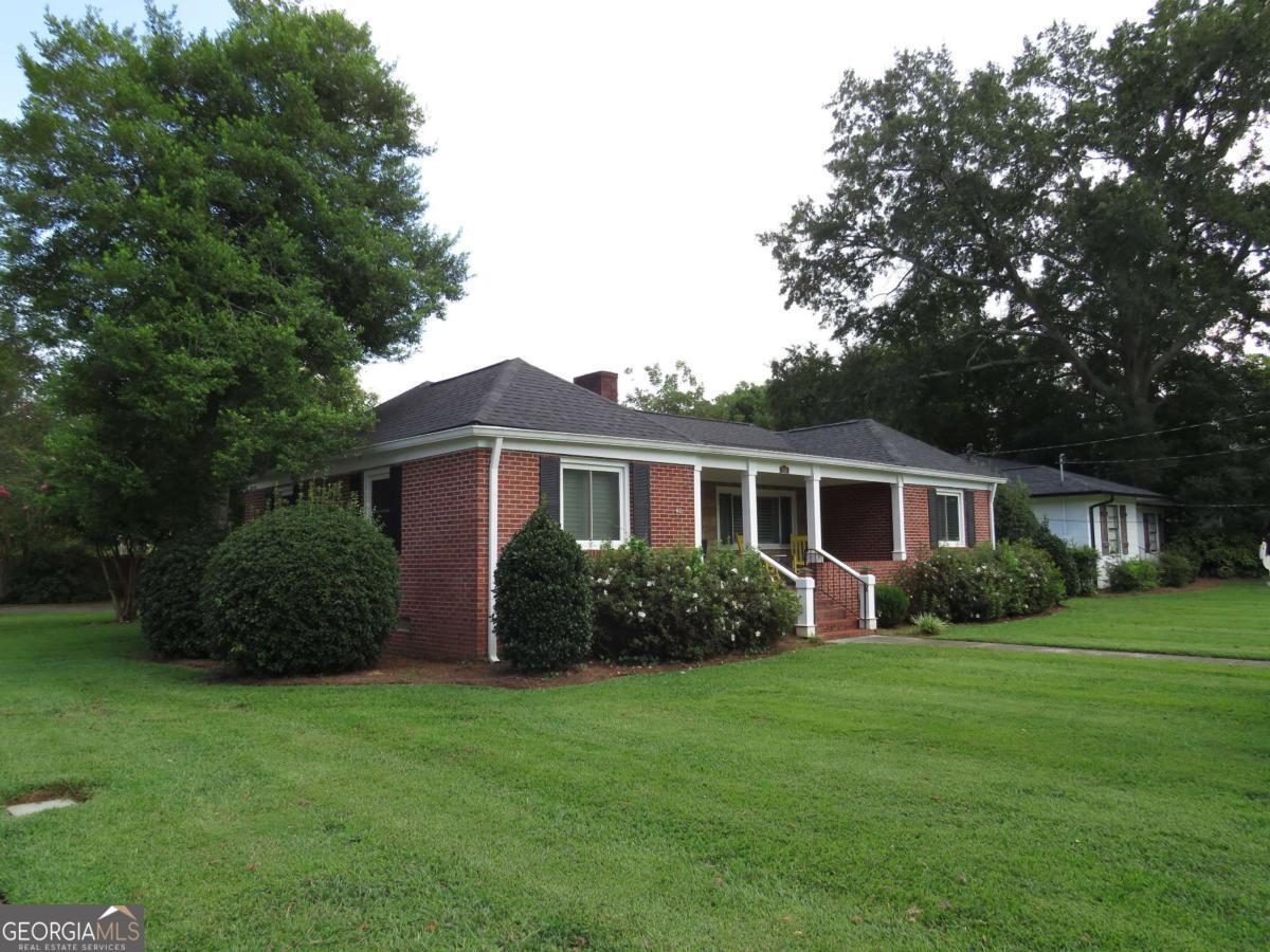318 N College Street Property Photo 4