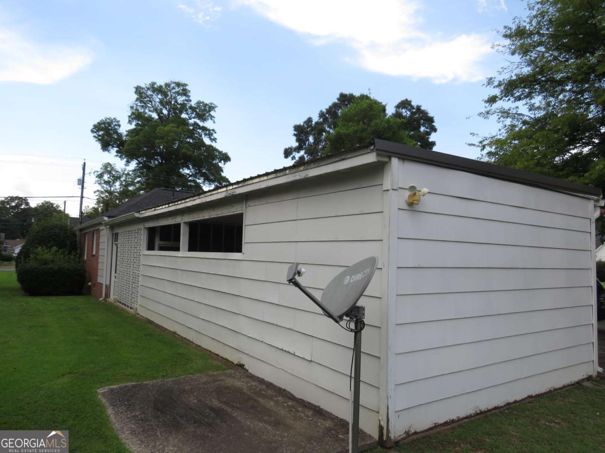 318 N College Street Property Photo 6