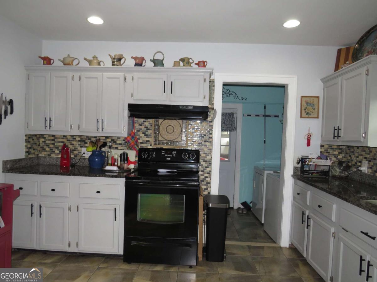 318 N College Street Property Photo 11