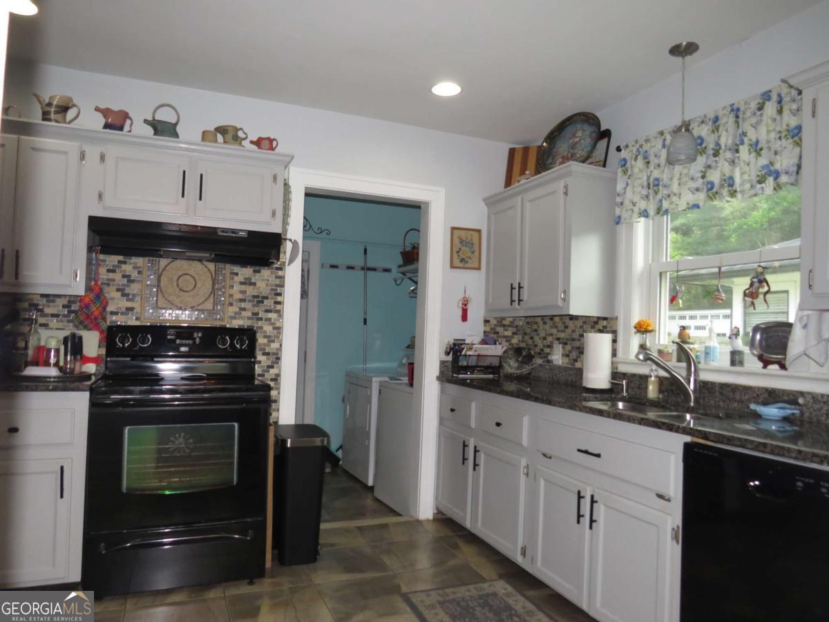 318 N College Street Property Photo 12