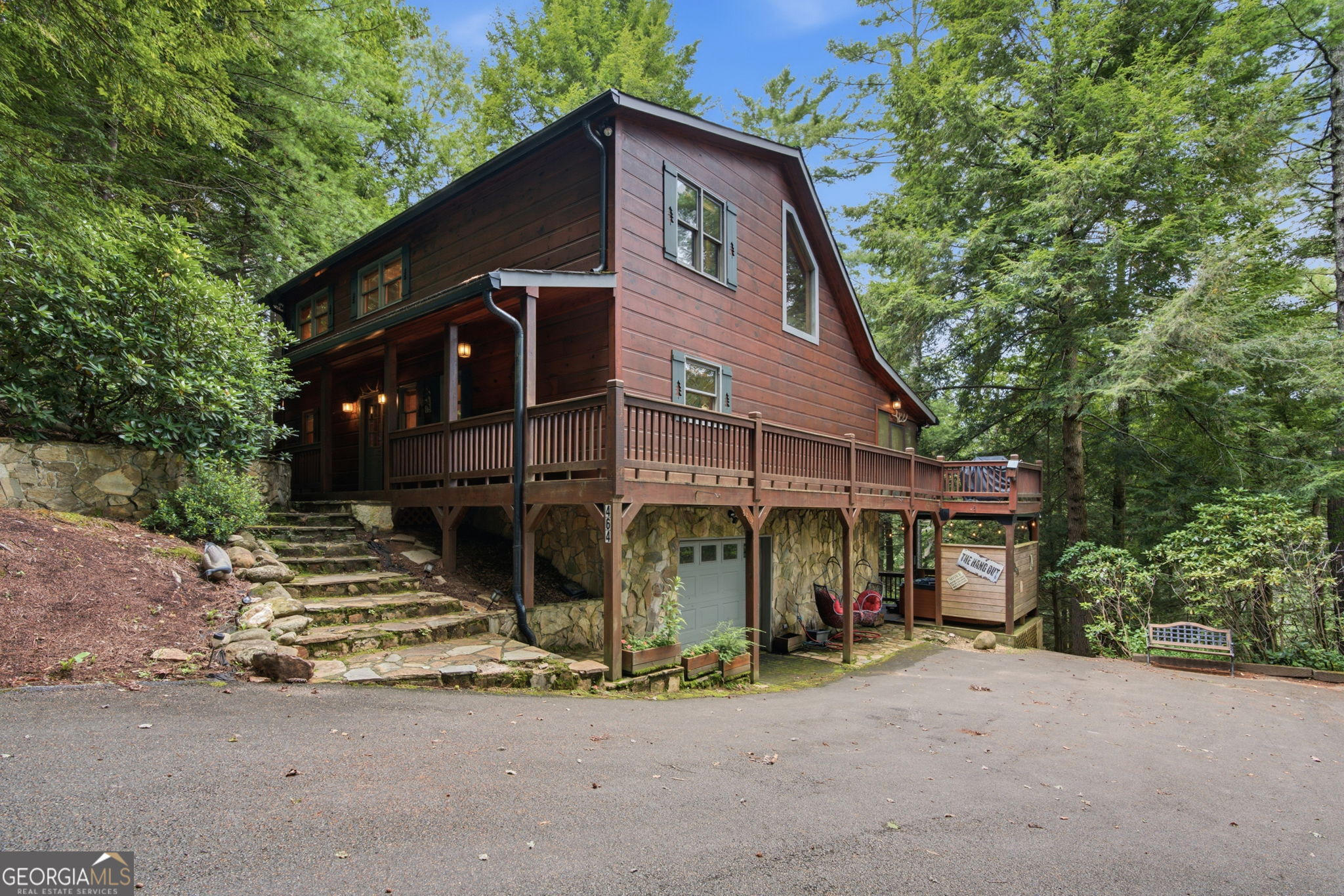 464 Whispering Pine Lane Property Photo 1