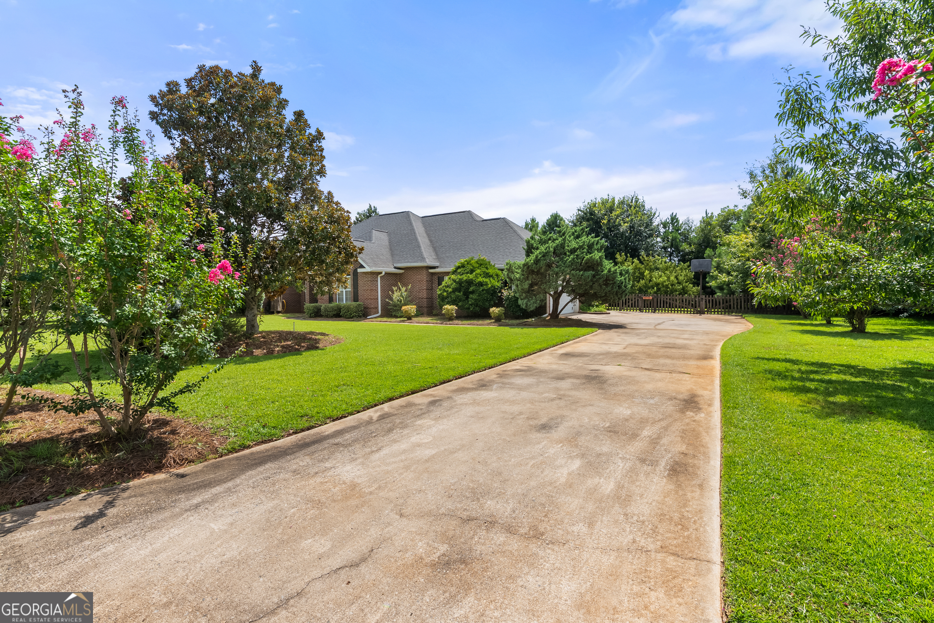 110 Orchard Crest Lane Property Photo 3