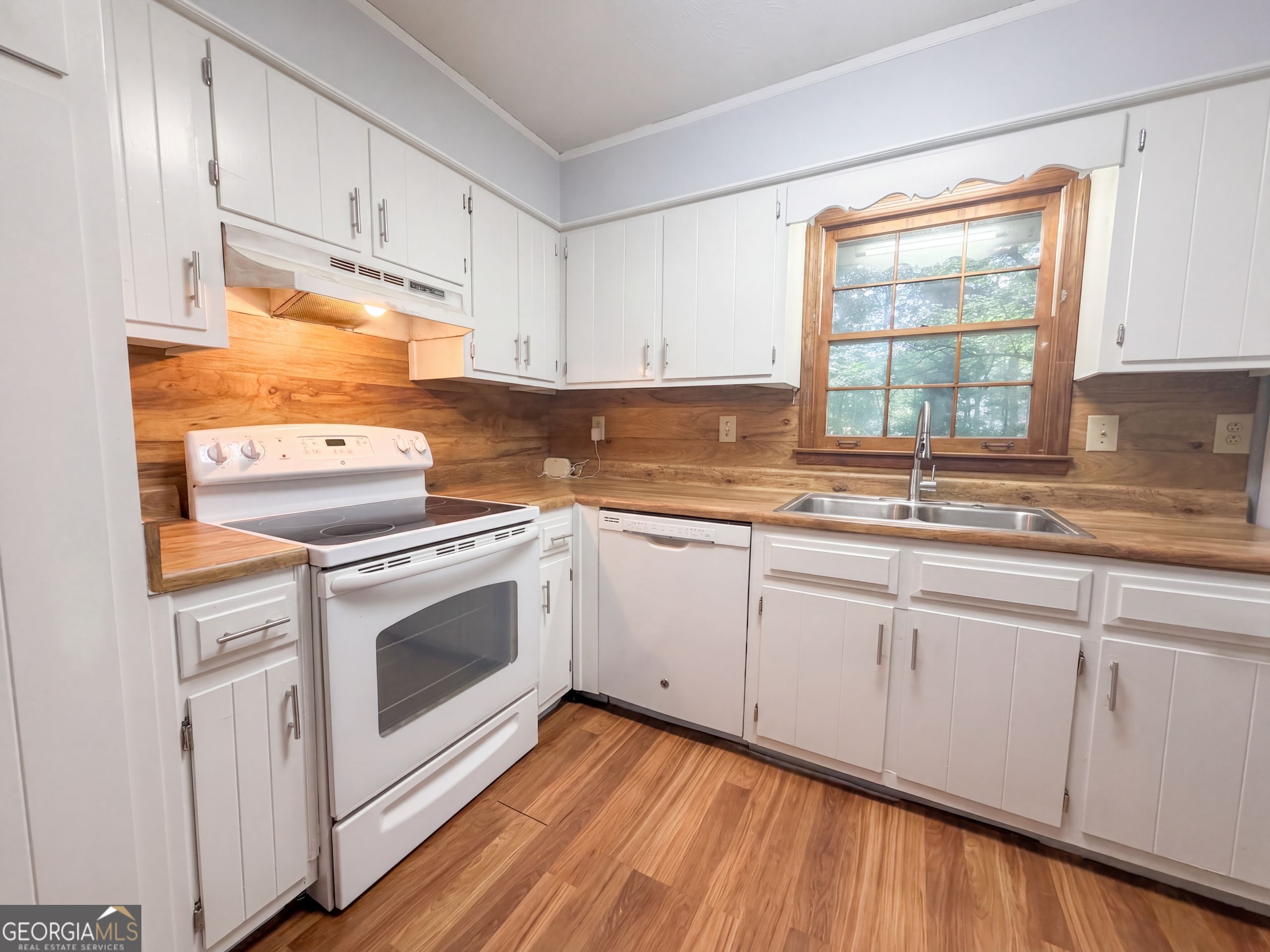 3318 Ben Hill Street Sw Property Photo 2