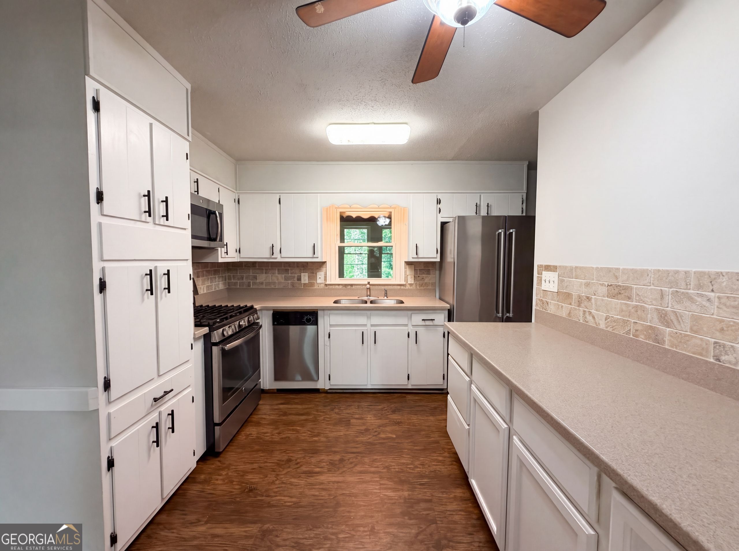1653 E Kellogg Circle Property Photo 2