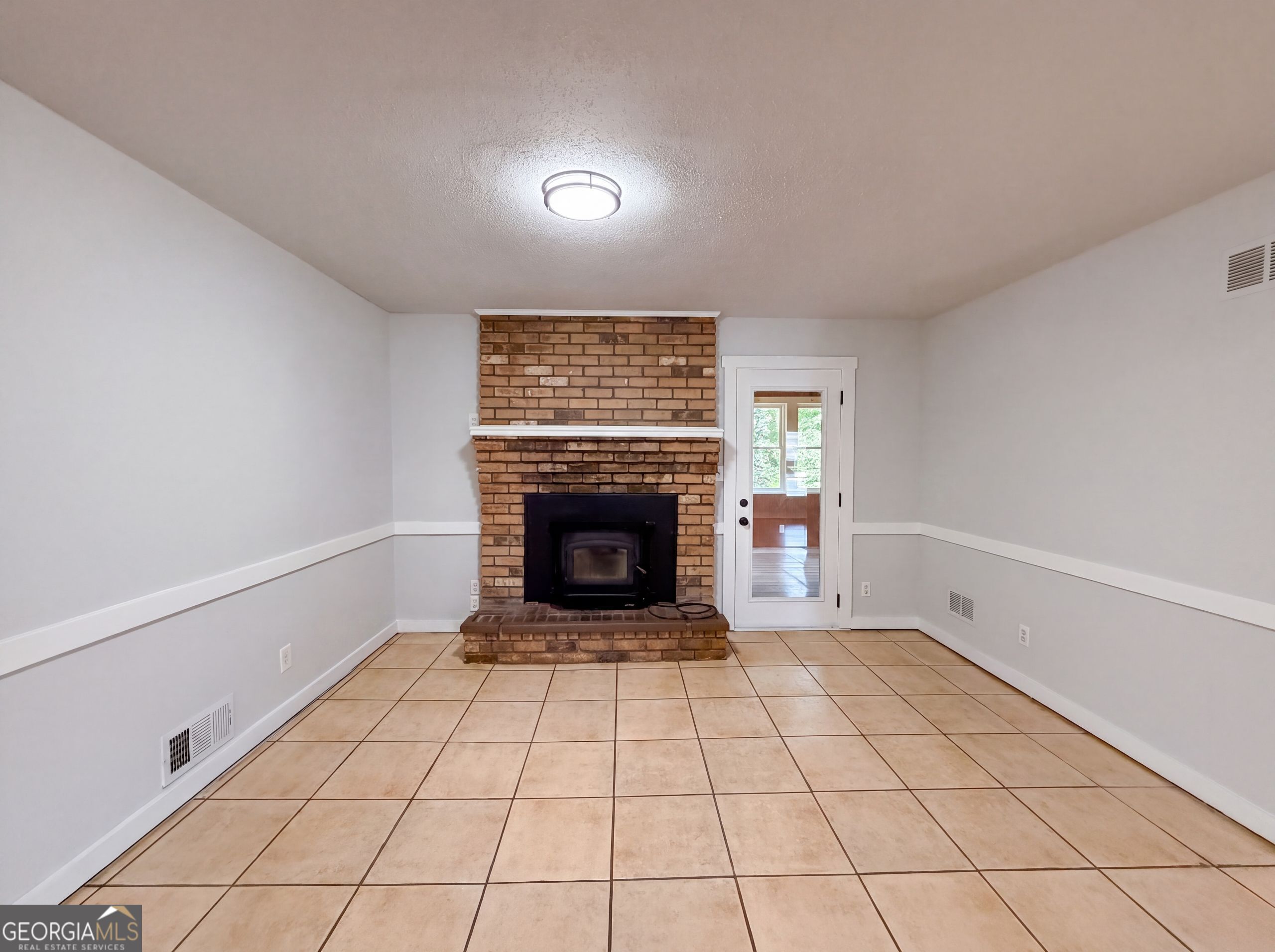 1653 E Kellogg Circle Property Photo 6