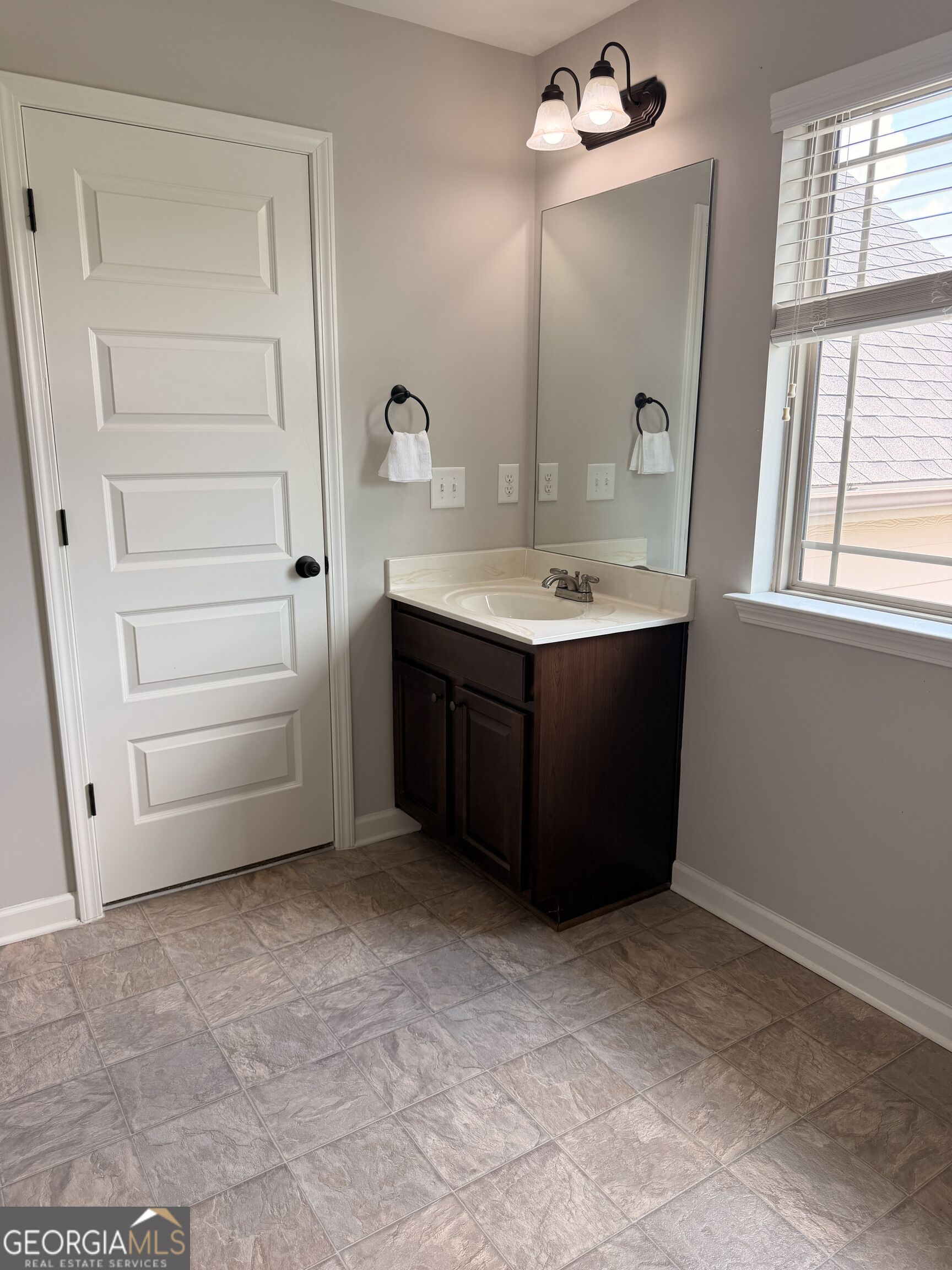 559 Madison Park Drive Property Photo 6