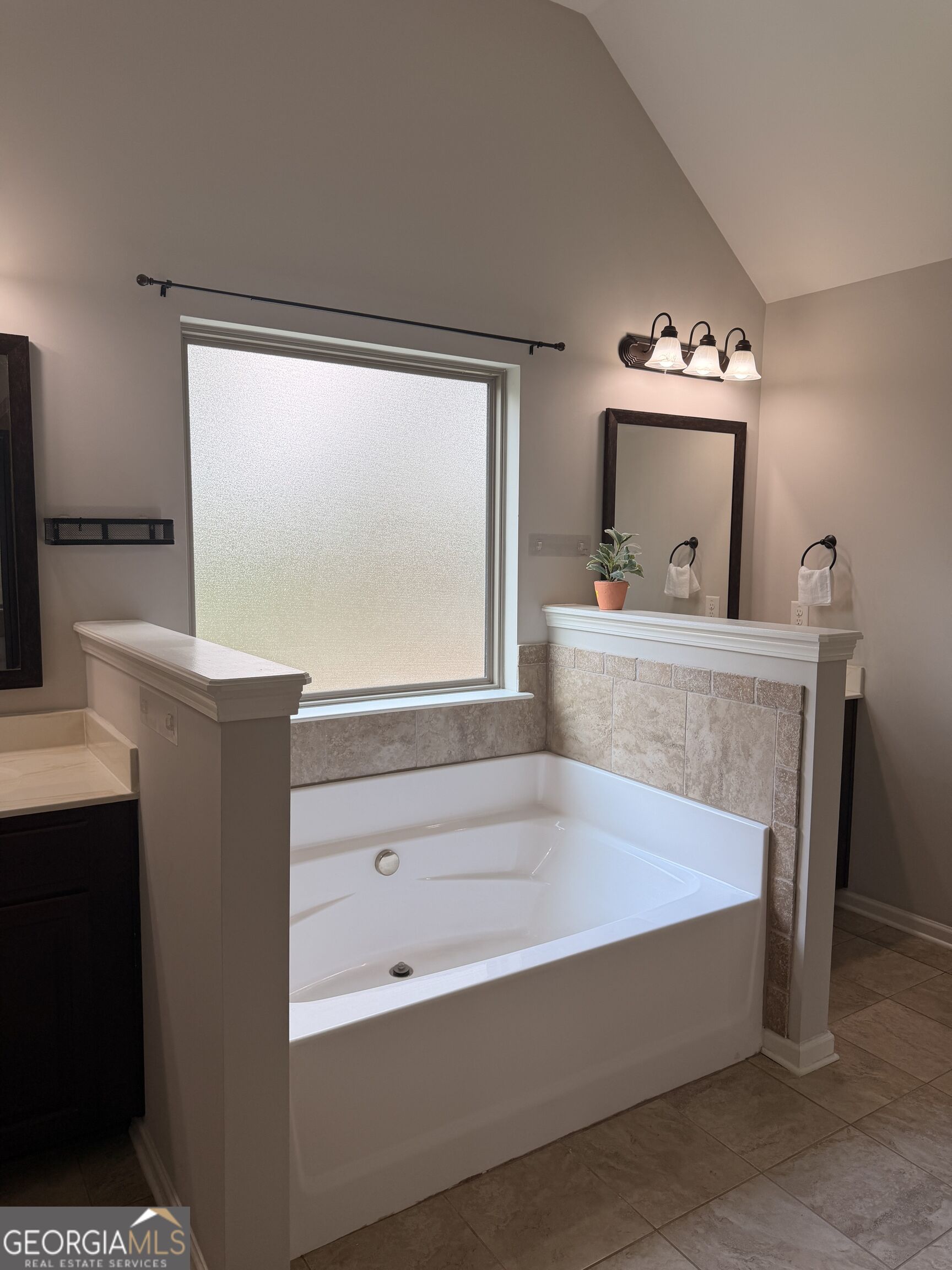 559 Madison Park Drive Property Photo 7