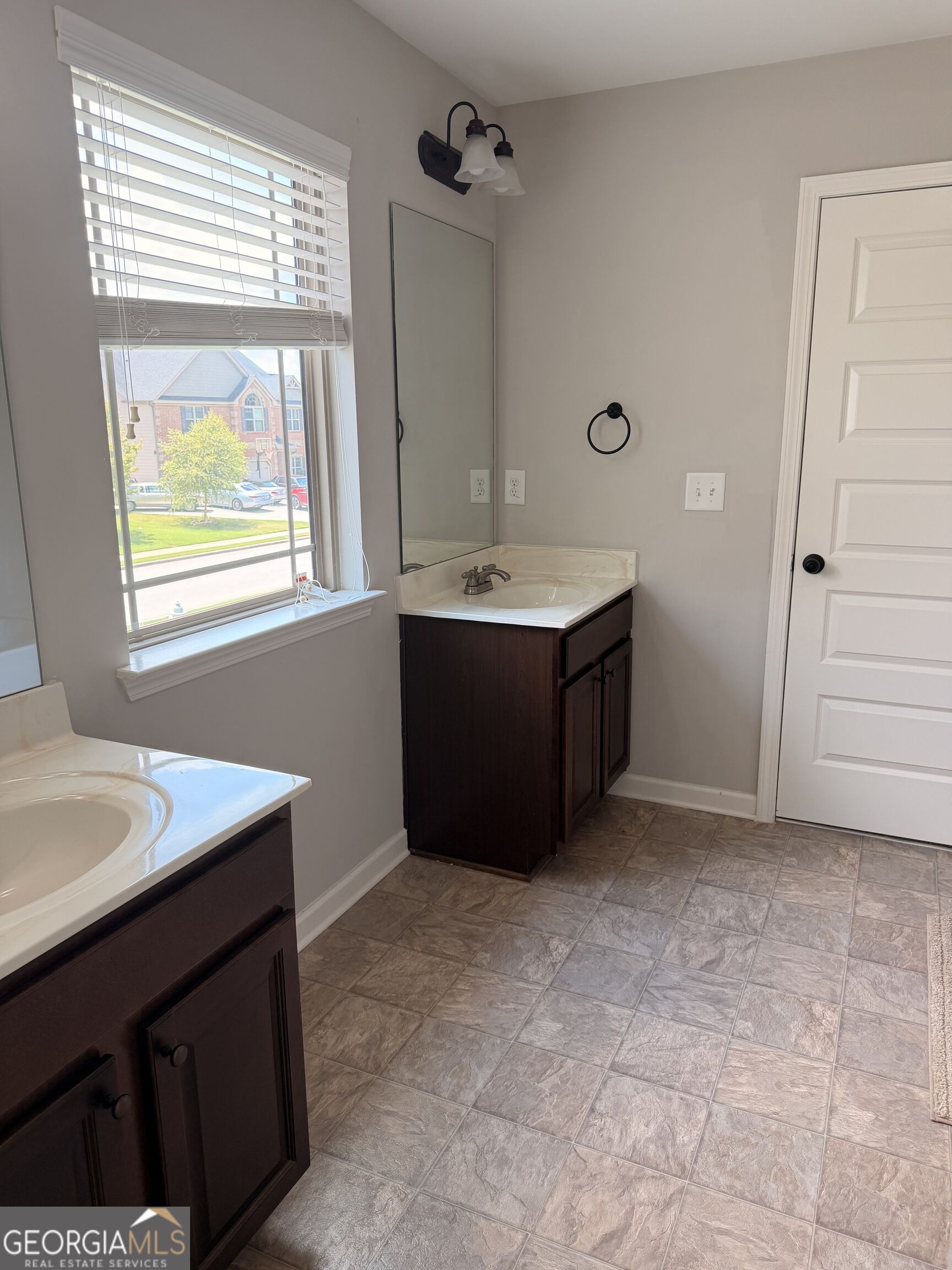 559 Madison Park Drive Property Photo 22