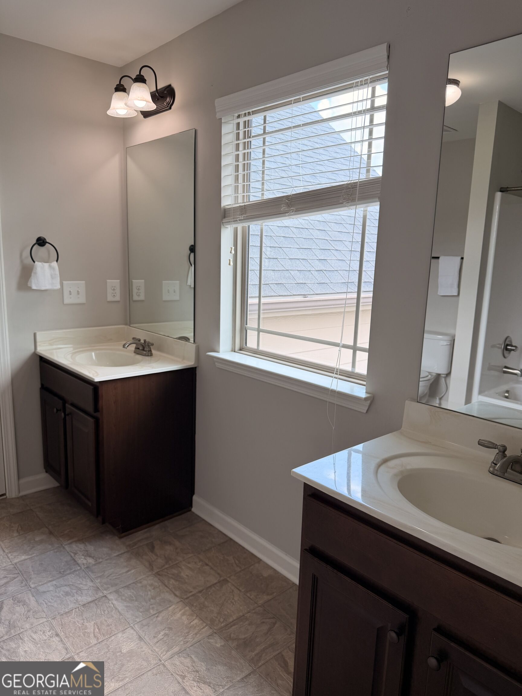 559 Madison Park Drive Property Photo 33