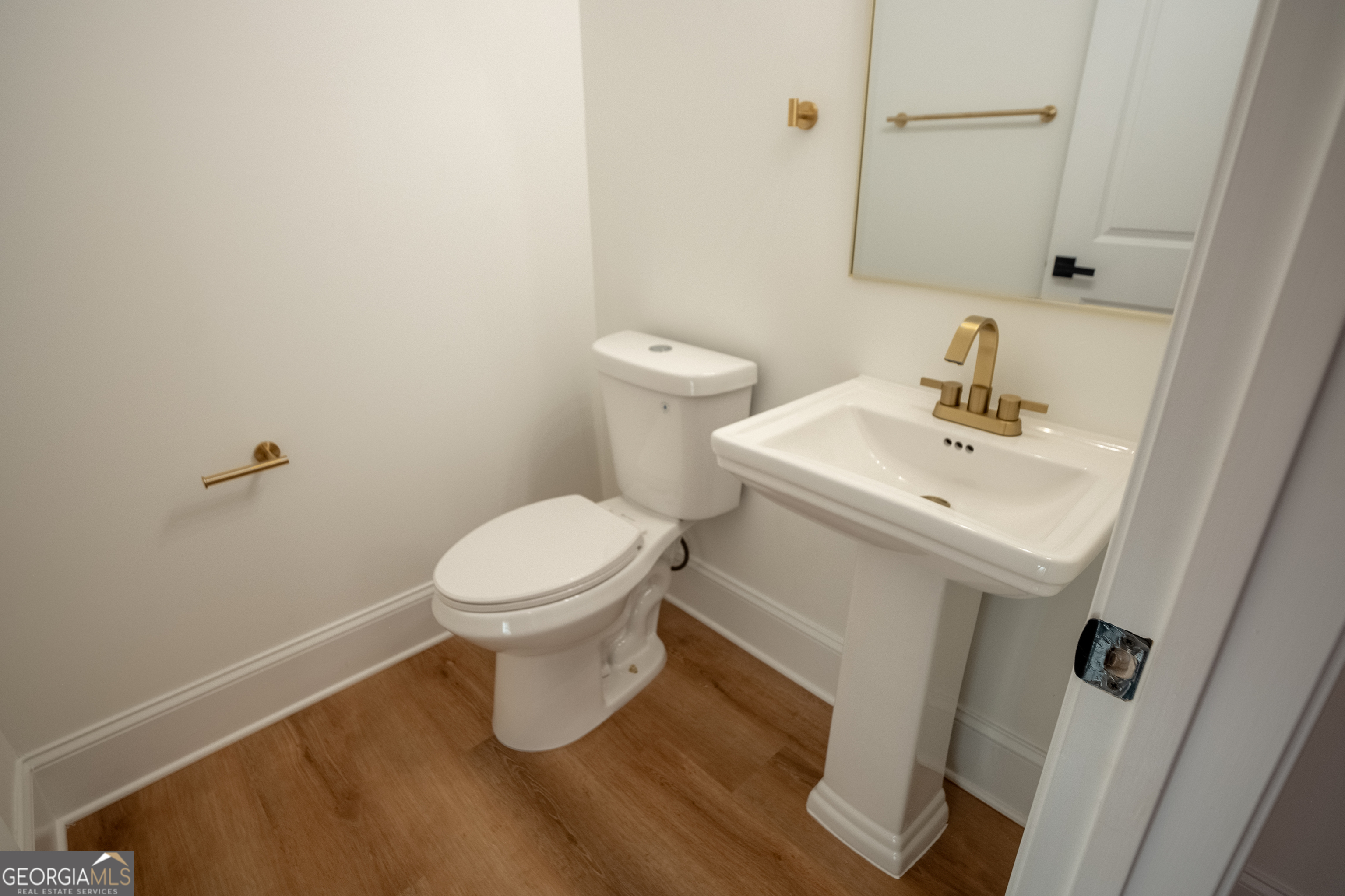 7954 Spivey Road Property Photo 10