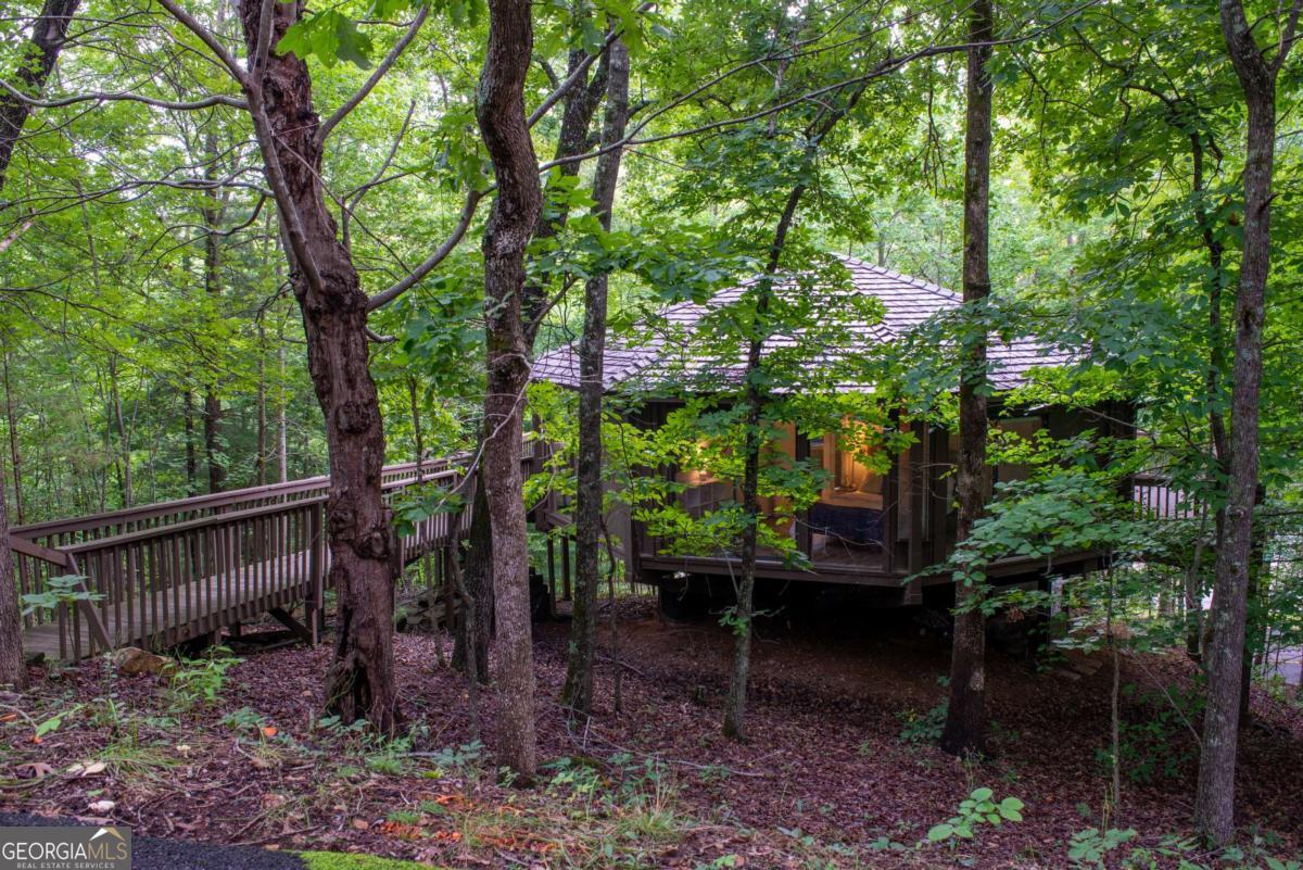 40 Treetopper Lane Property Photo 4