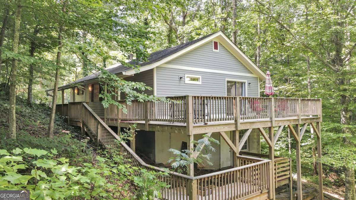 126 Silver Fox Drive Property Photo 1