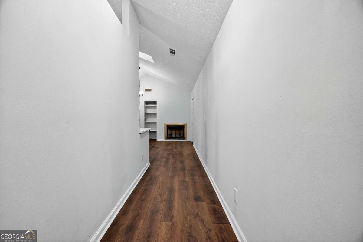 633 Sandys Lane Se Property Photo 3