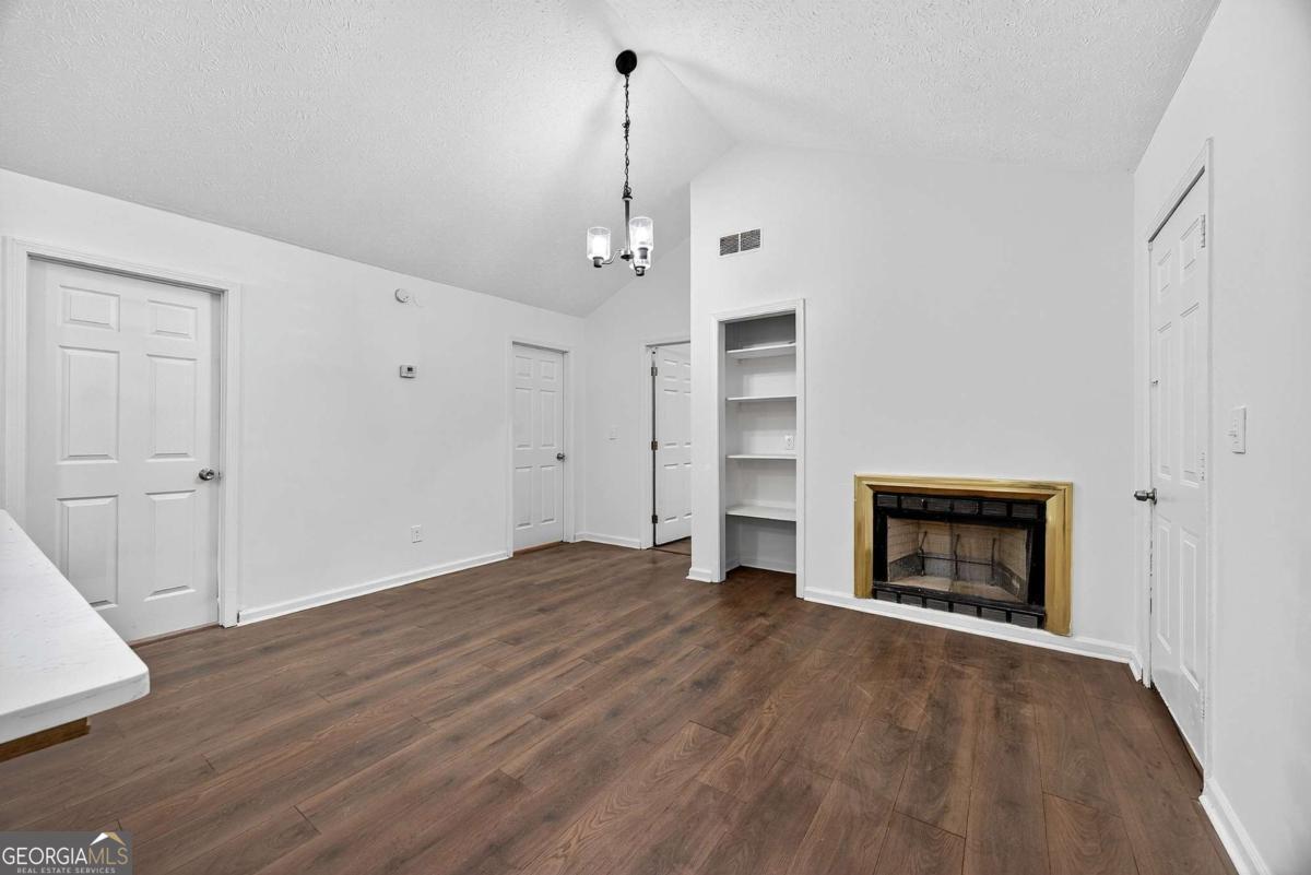 633 Sandys Lane Se Property Photo 4