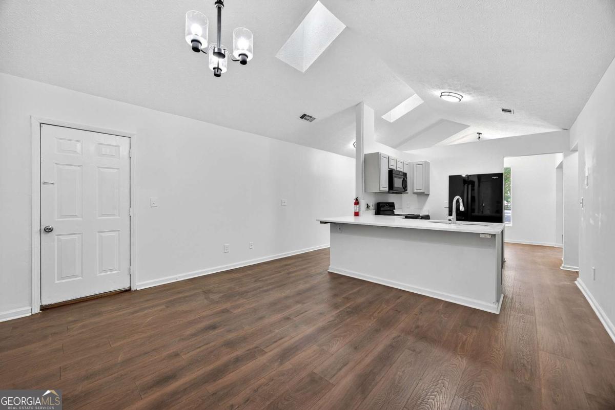 633 Sandys Lane Se Property Photo 6