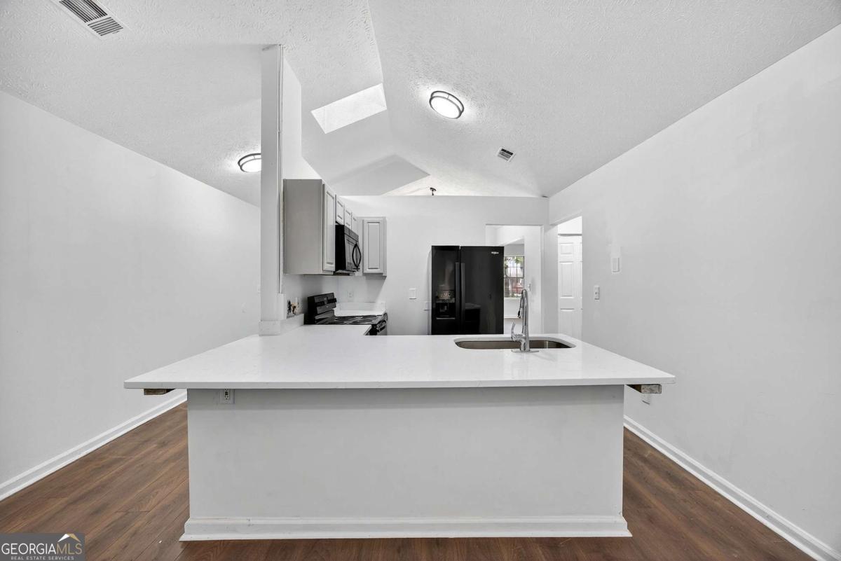 633 Sandys Lane Se Property Photo 7