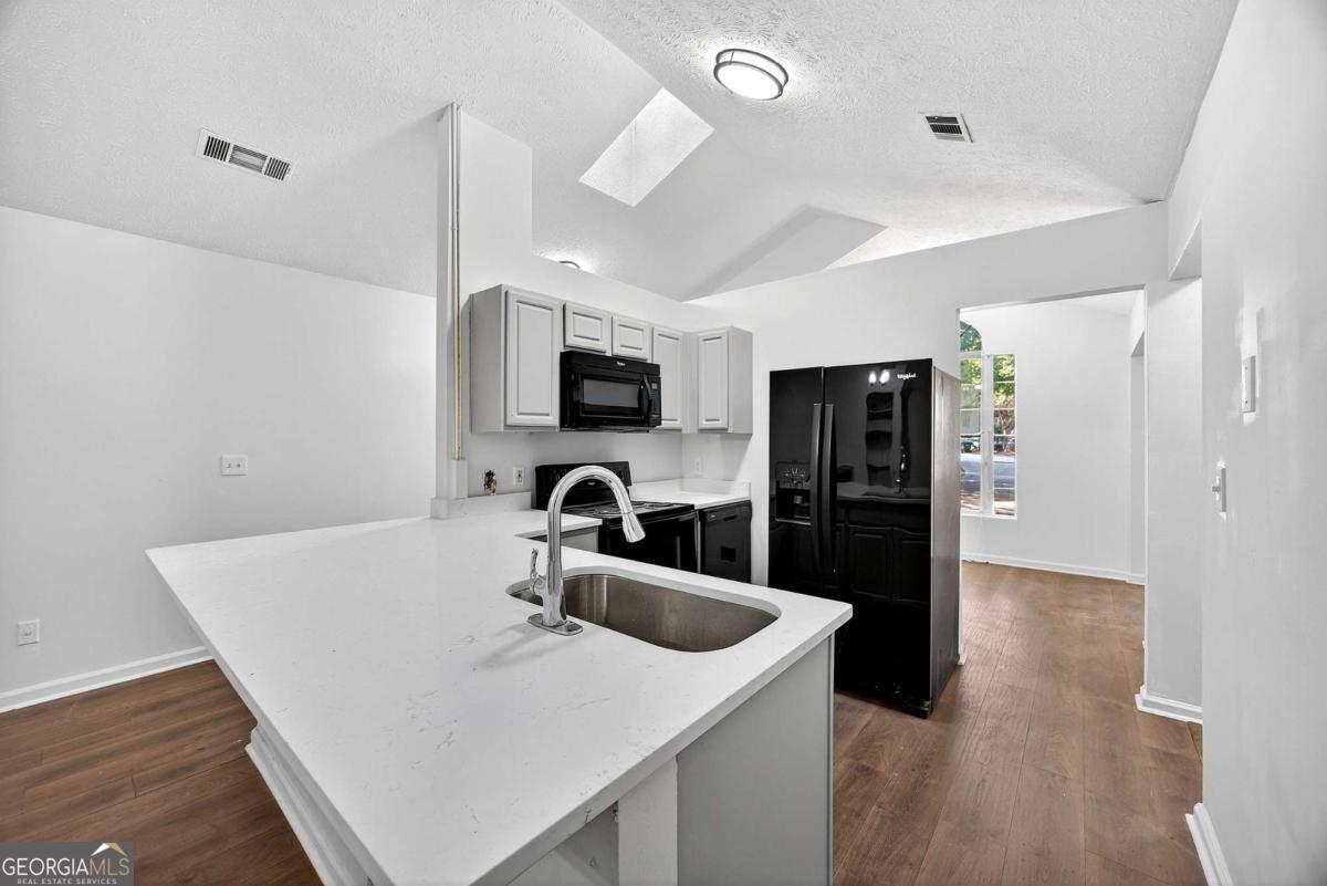 633 Sandys Lane Se Property Photo 8