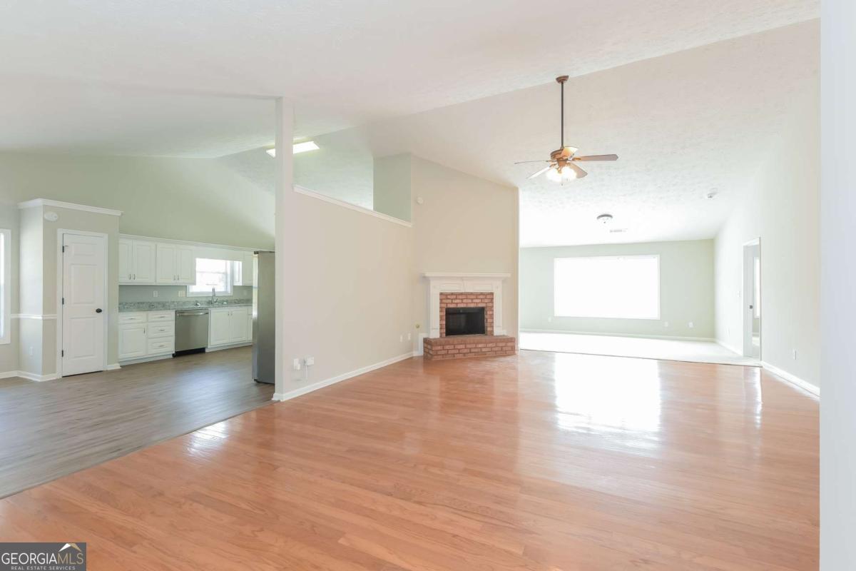 2725 Lenora Springs Drive Property Photo 6