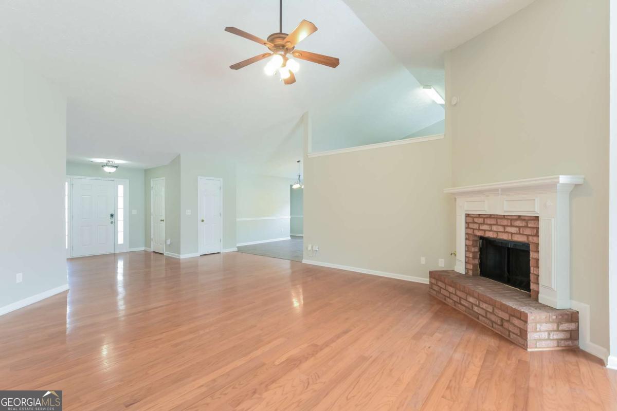 2725 Lenora Springs Drive Property Photo 7