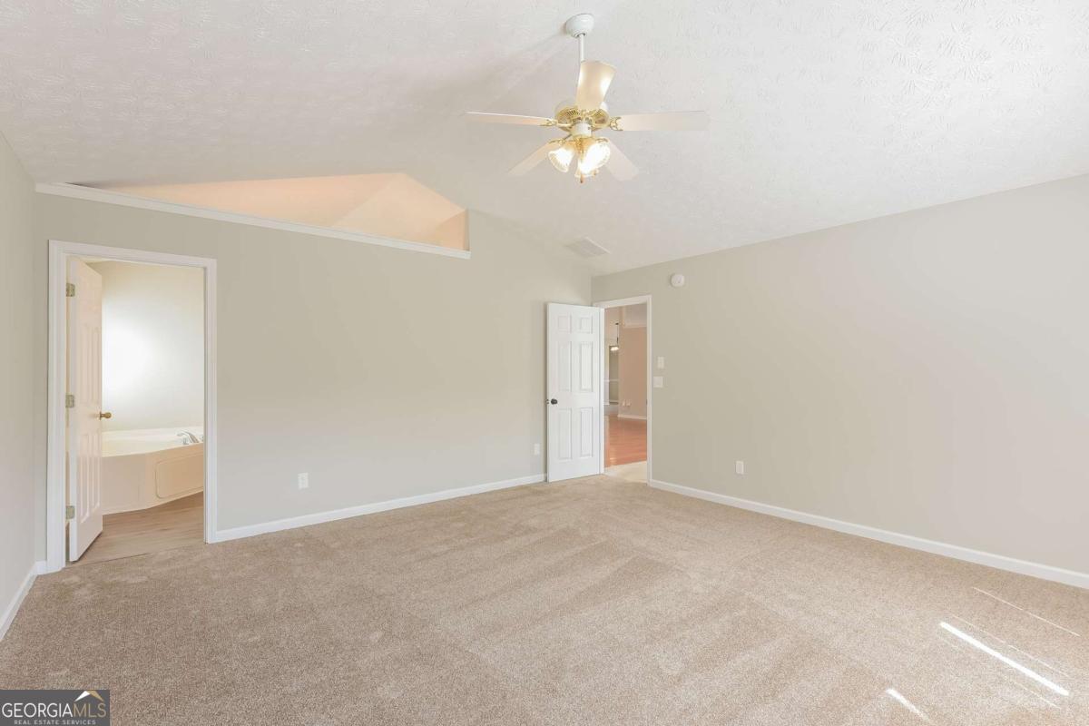 2725 Lenora Springs Drive Property Photo 13
