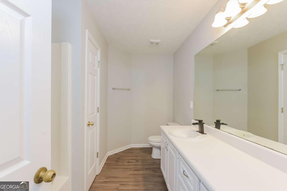 2725 Lenora Springs Drive Property Photo 16