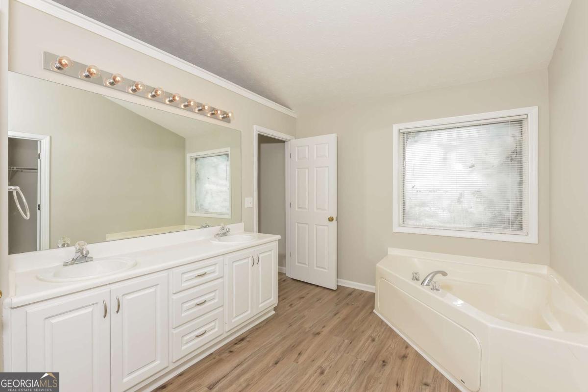 2725 Lenora Springs Drive Property Photo 18