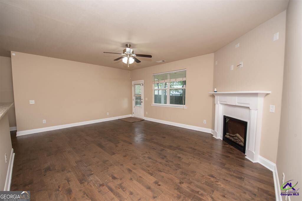 212 Chrisopher Luke Circle Property Photo 4