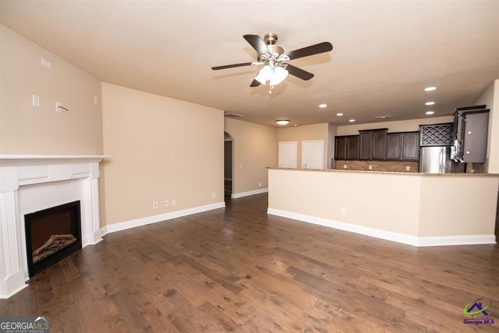 212 Chrisopher Luke Circle Property Photo 5